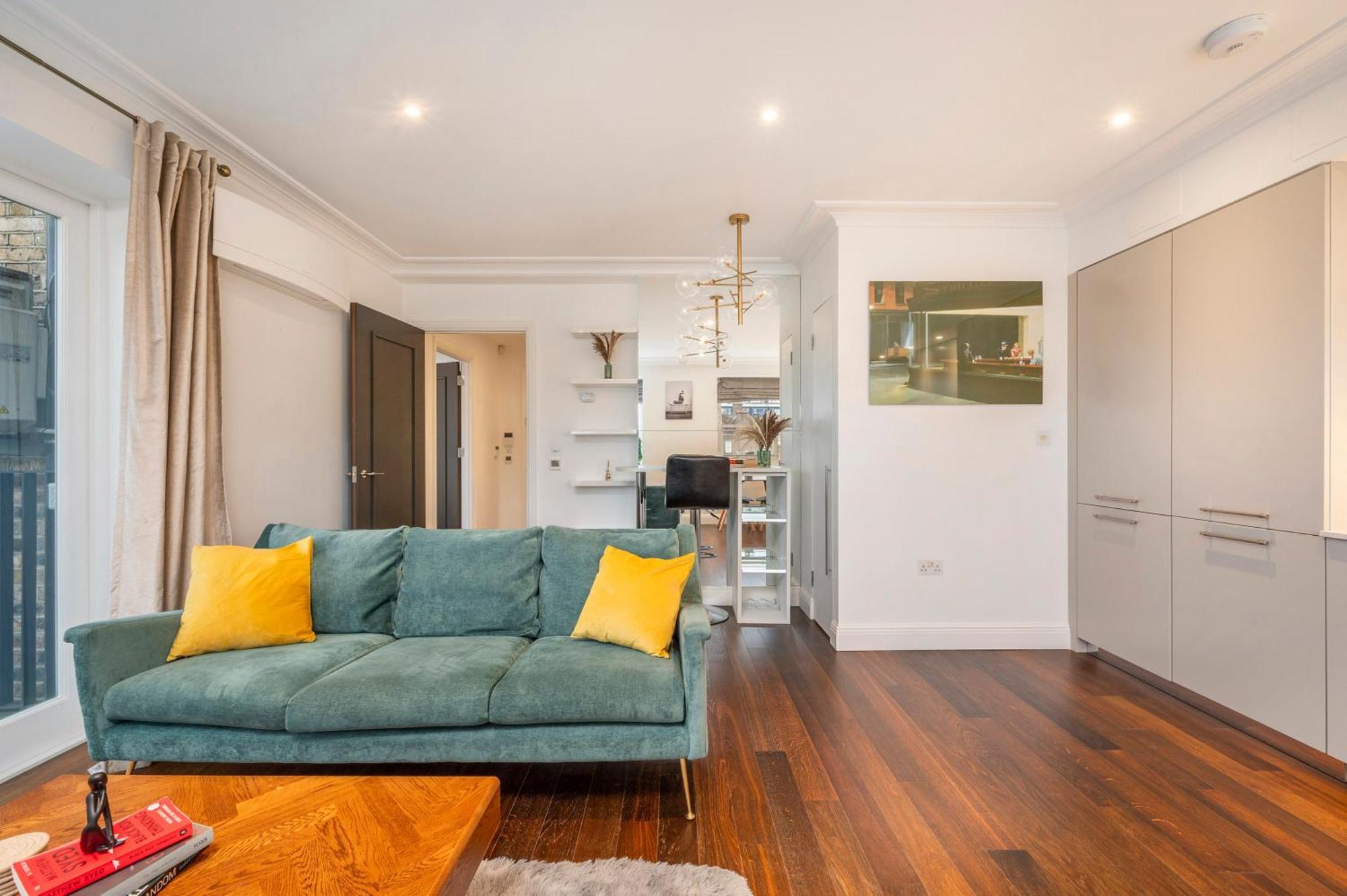 Luxury One Bedroom With Ac, Balcony, Free Coffee London
