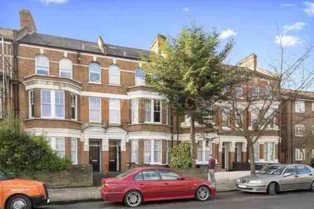 Stunning 2 Bedroom Flat & Garden, * London