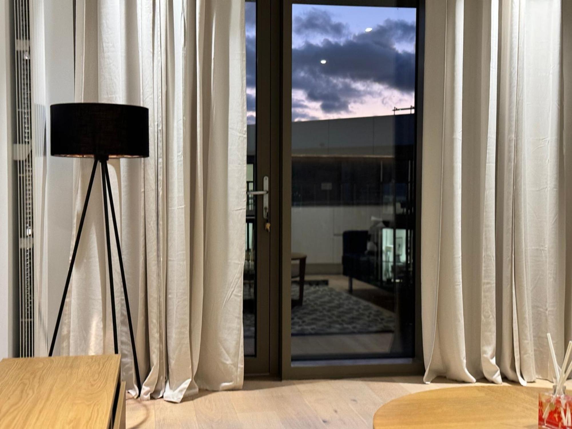 Docklands Stunning 2 Bed Apartment