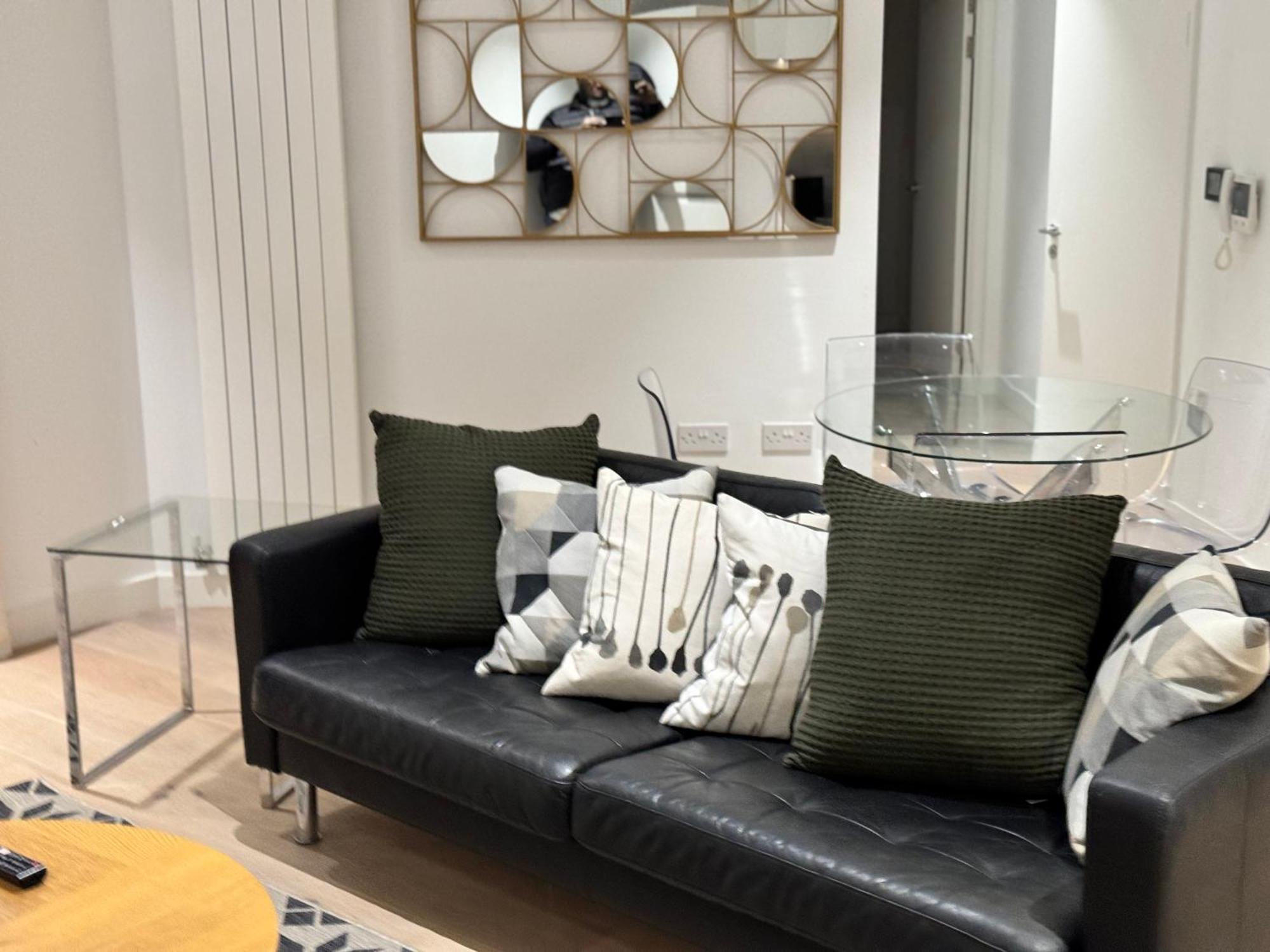 Docklands Stunning 2 Bed Apartment