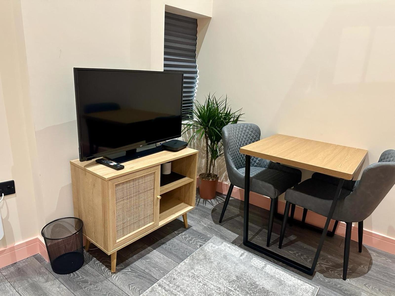 Cozy En-suite Loft In Trendy Local Gasthof