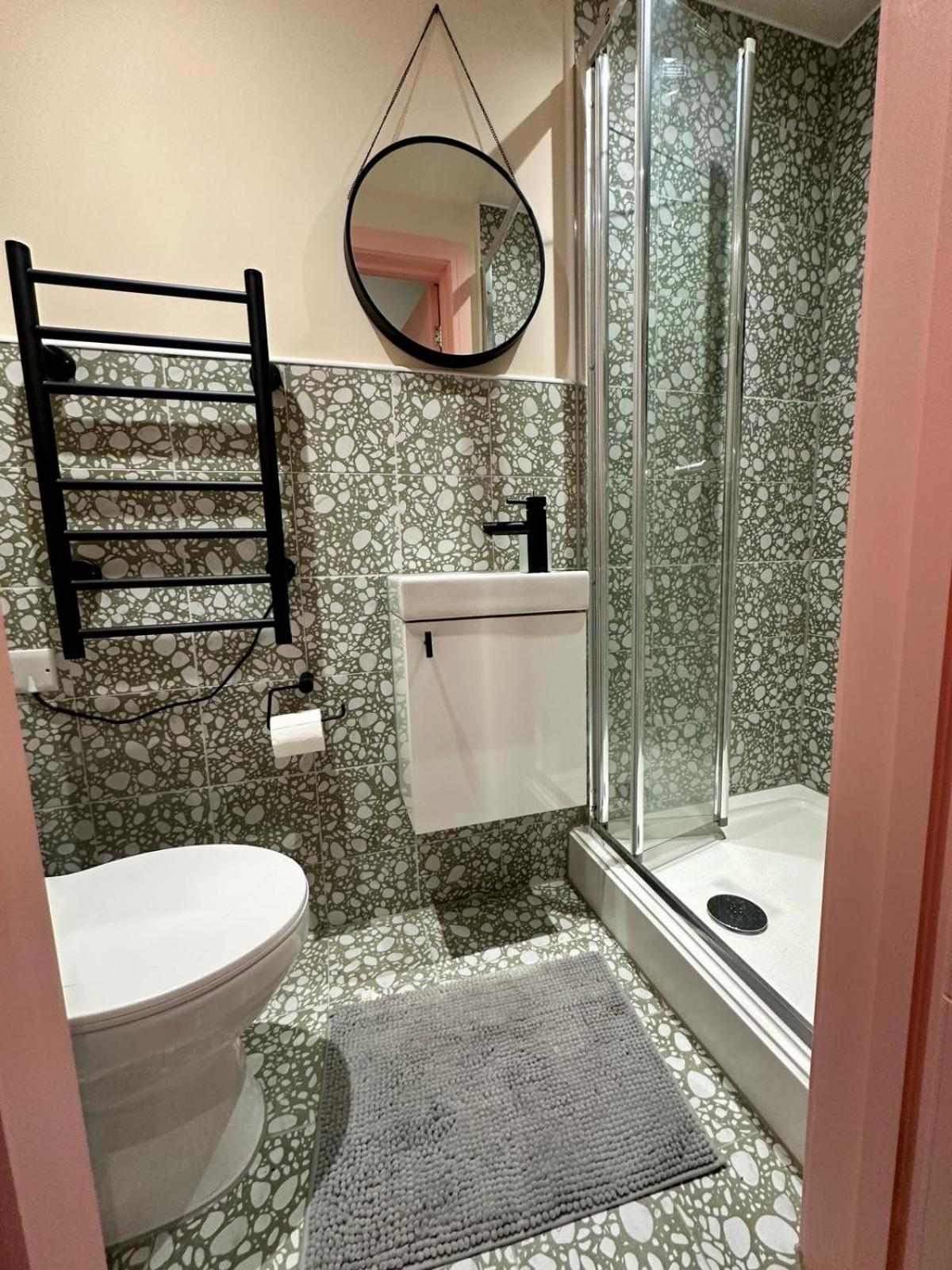 Gasthof Cozy En-suite Loft In Trendy Local London