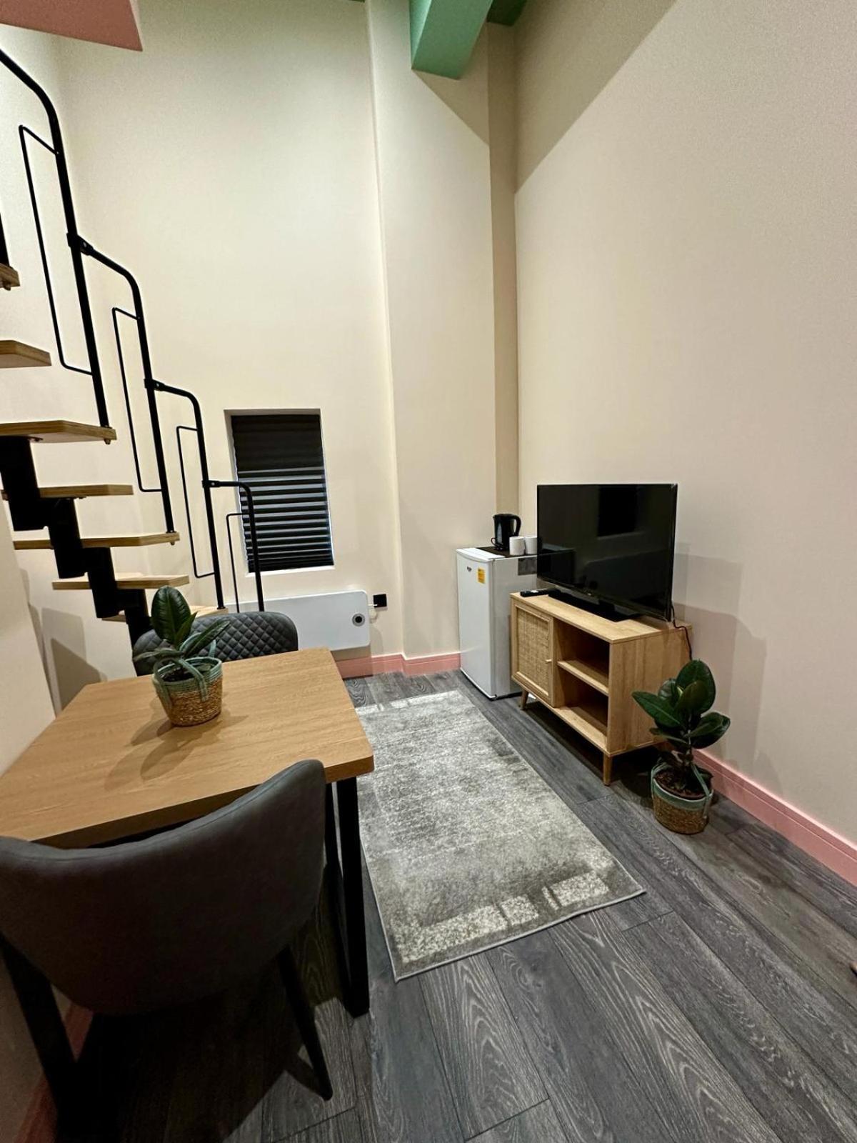 Gasthof Cozy En-suite Loft In Trendy Local