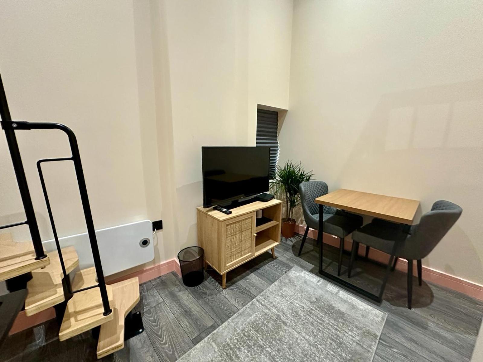 Gasthof Cozy En-suite Loft In Trendy Local *