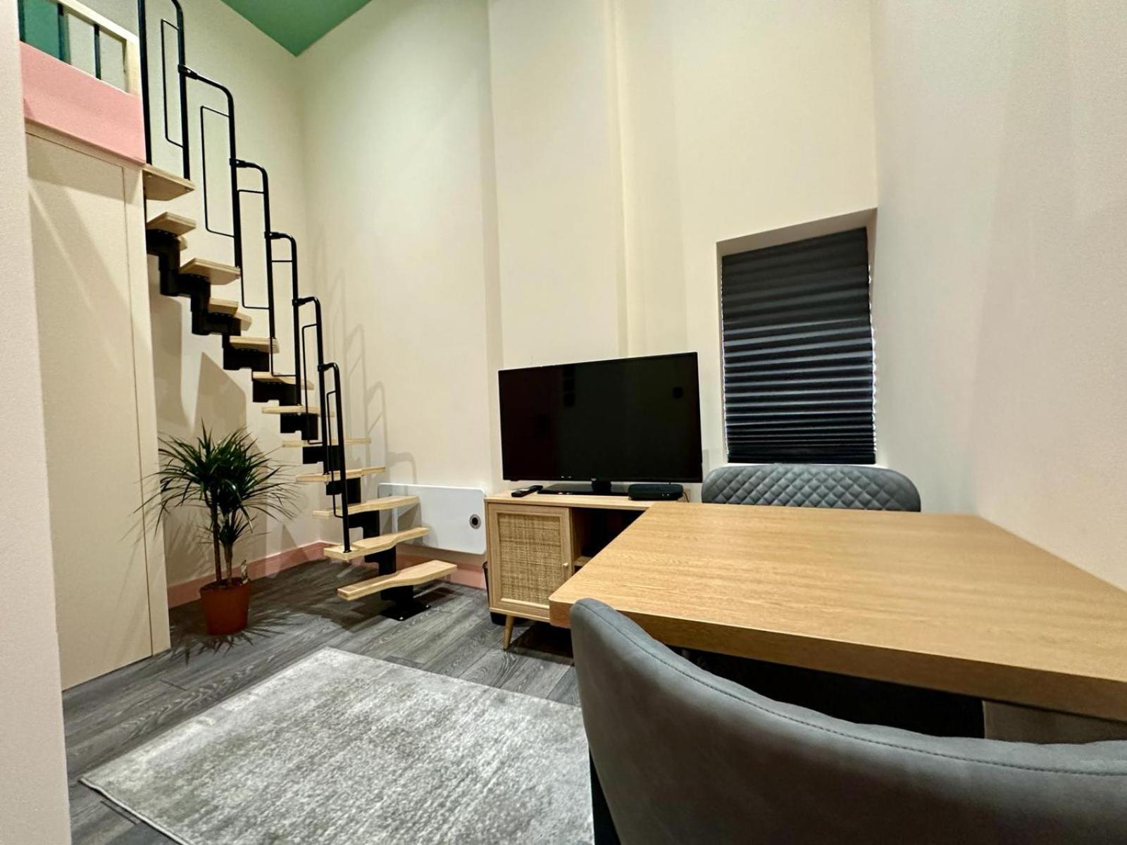 Gasthof Cozy En-suite Loft In Trendy Local *