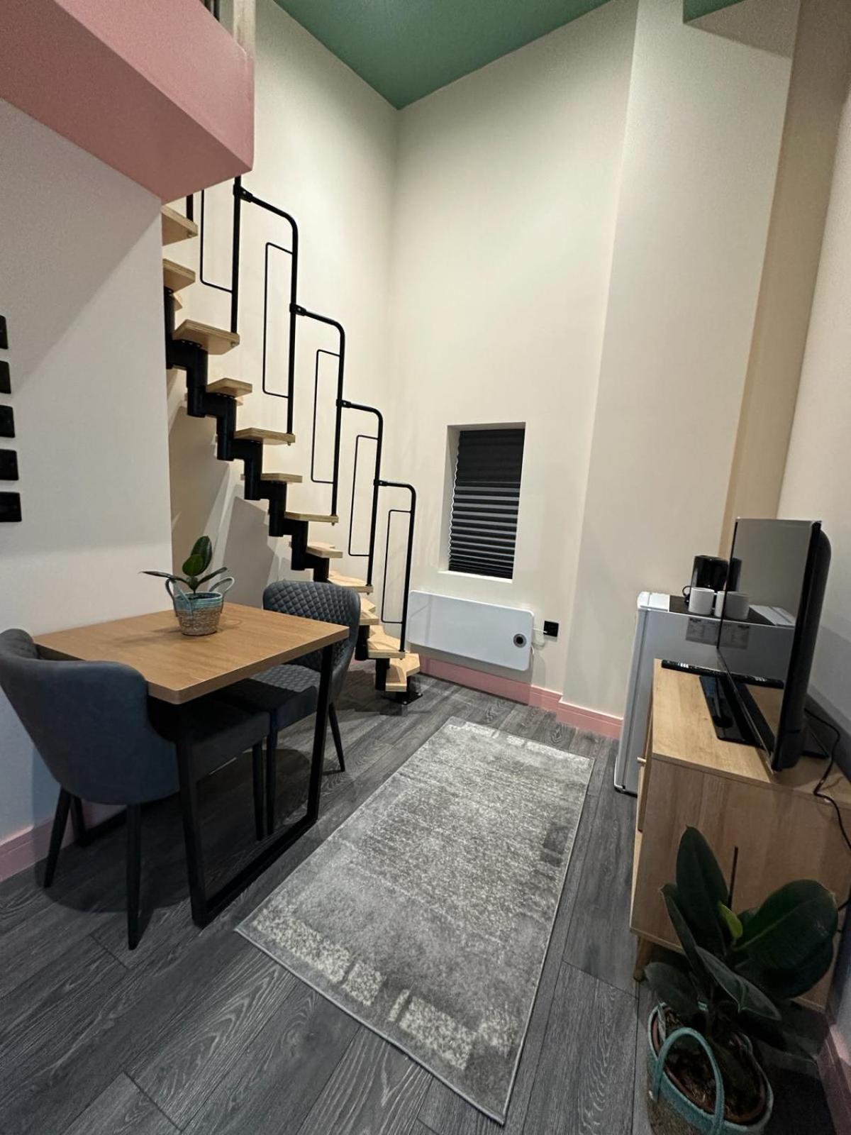 Cozy En-suite Loft In Trendy Local * London
