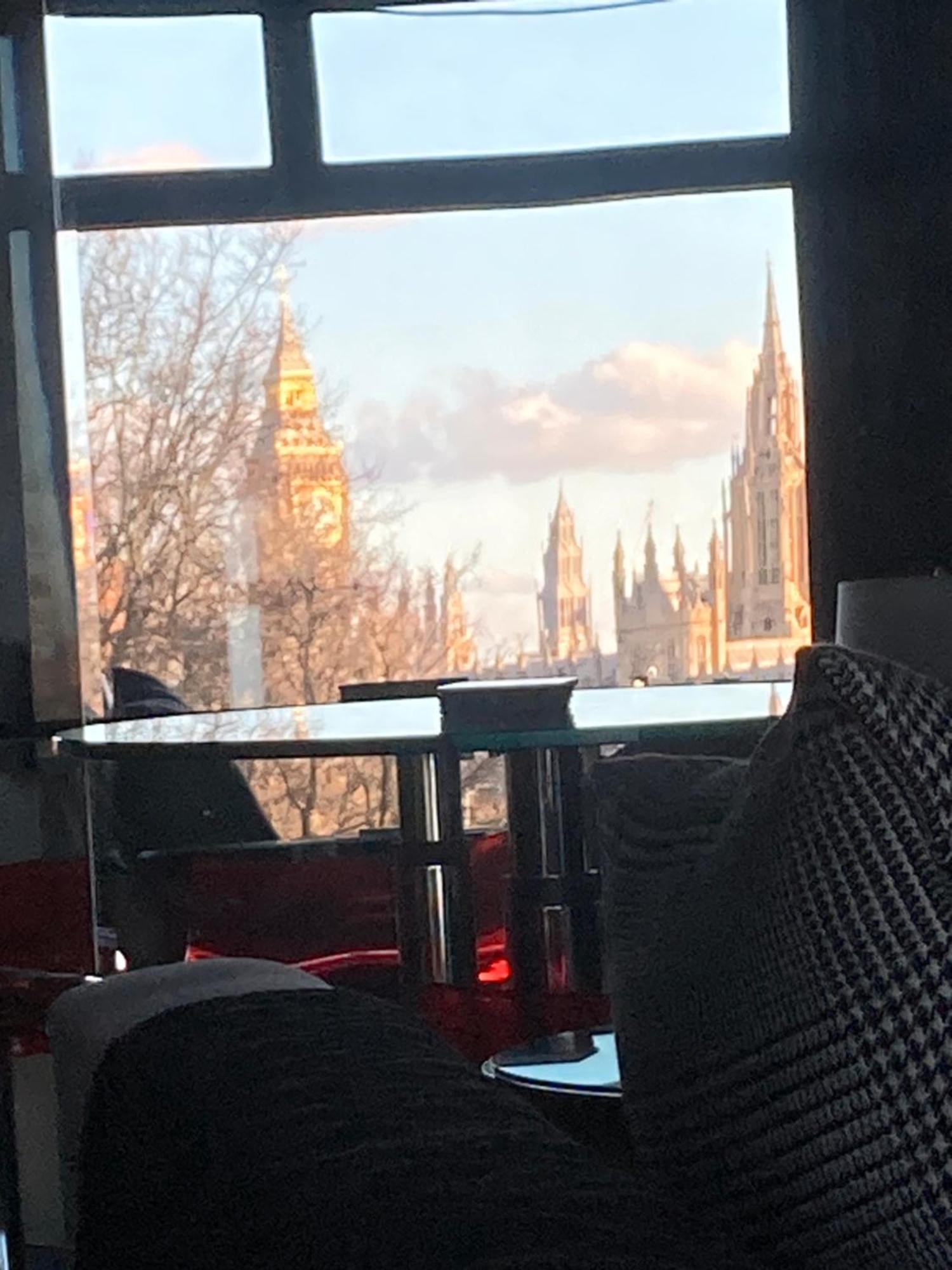 Luxury Designer River View Of Parliament Westminster Big Ben. Apartment *