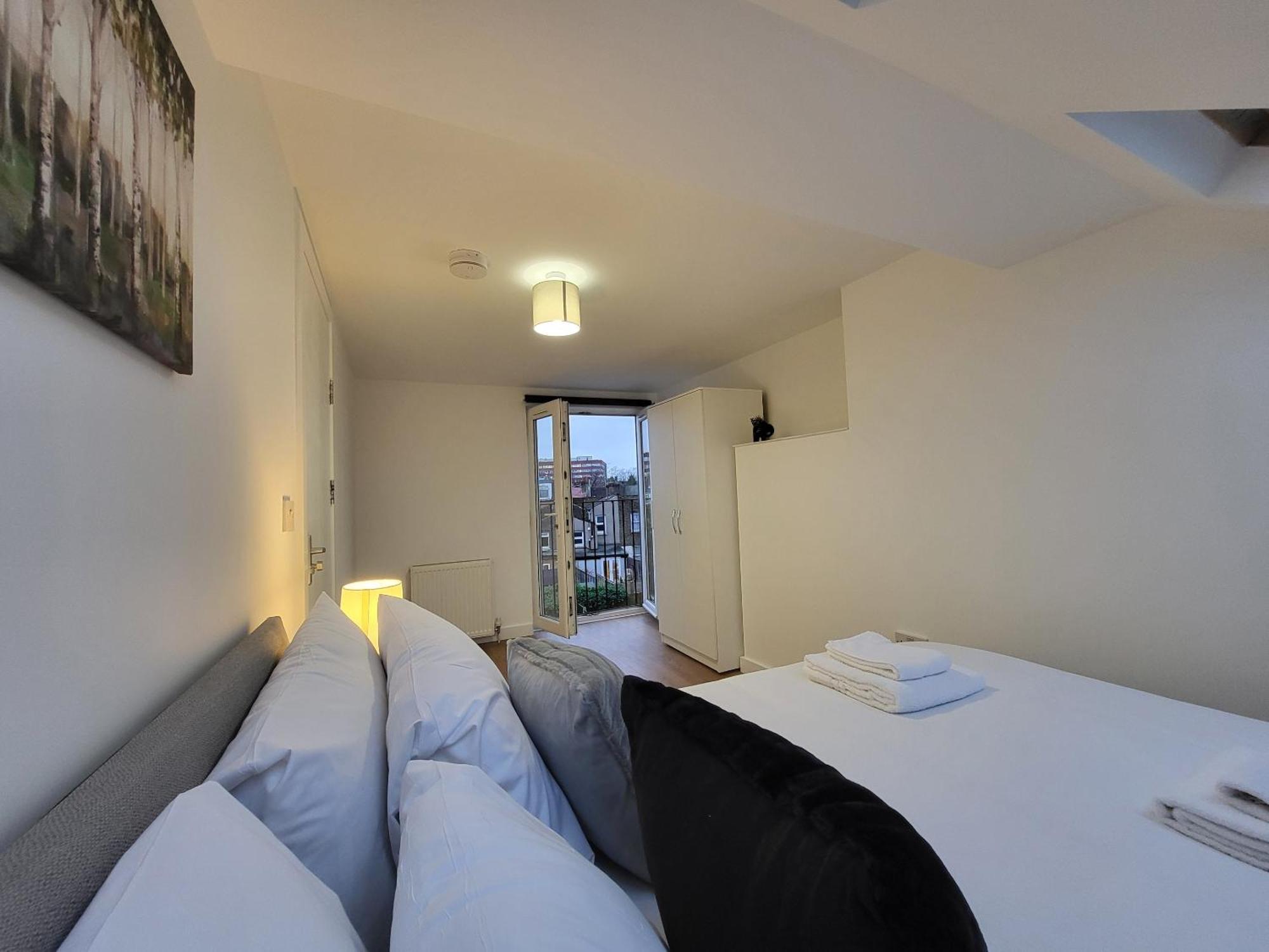 5br Retreat - Walk To Tube, Explore *