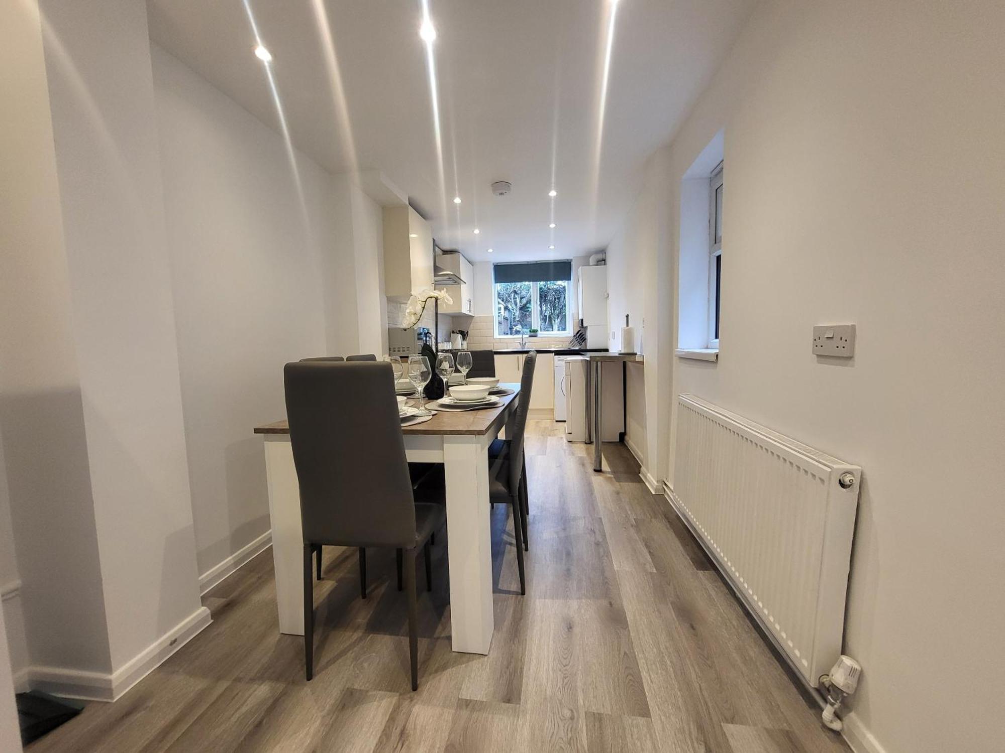 5br Retreat - Walk To Tube, Explore London