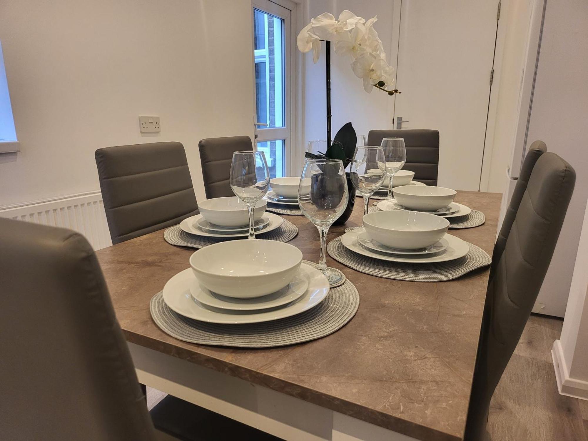 5br Retreat - Walk To Tube, Explore *