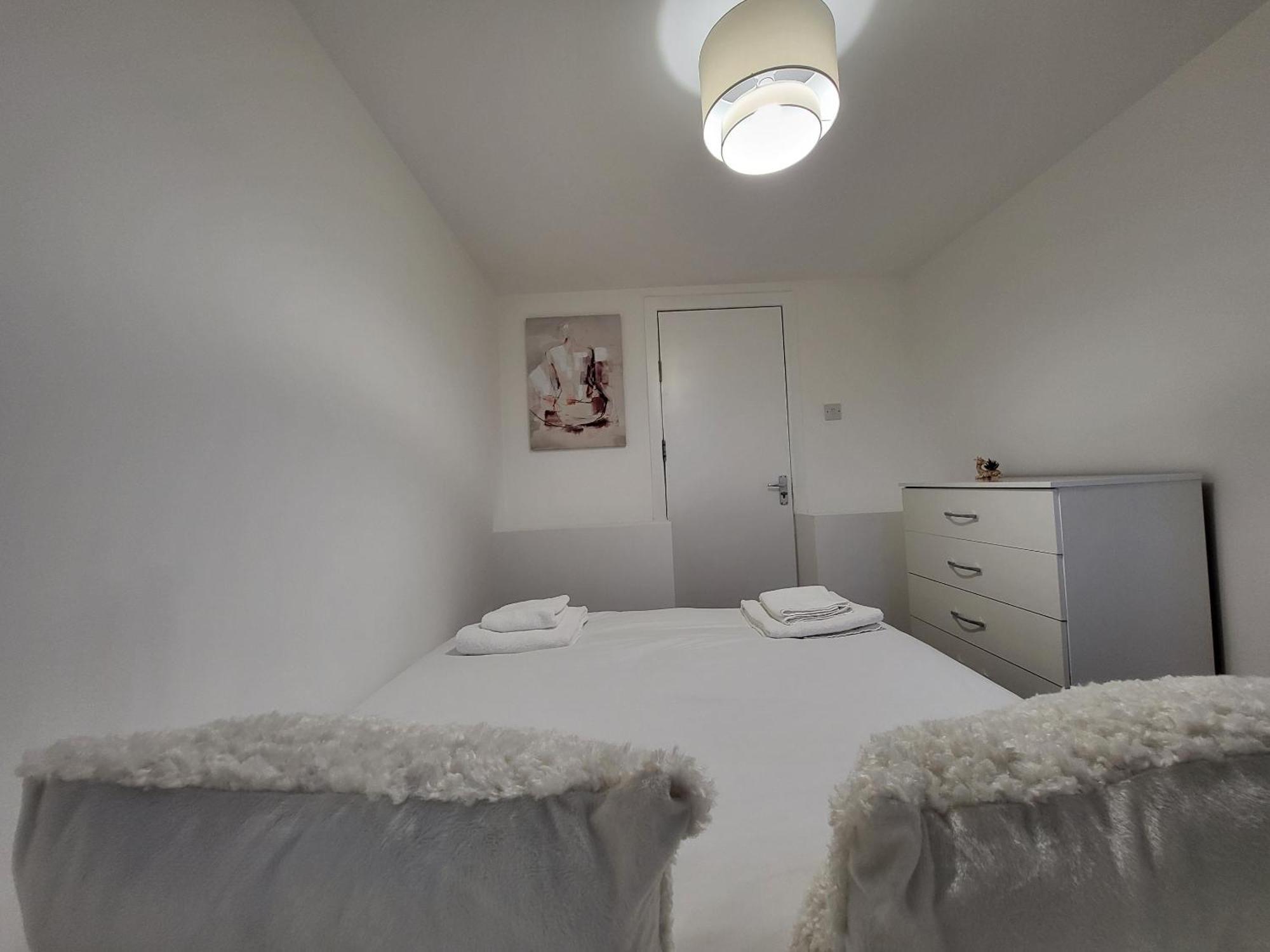 5br Retreat - Walk To Tube, Explore Apartment London