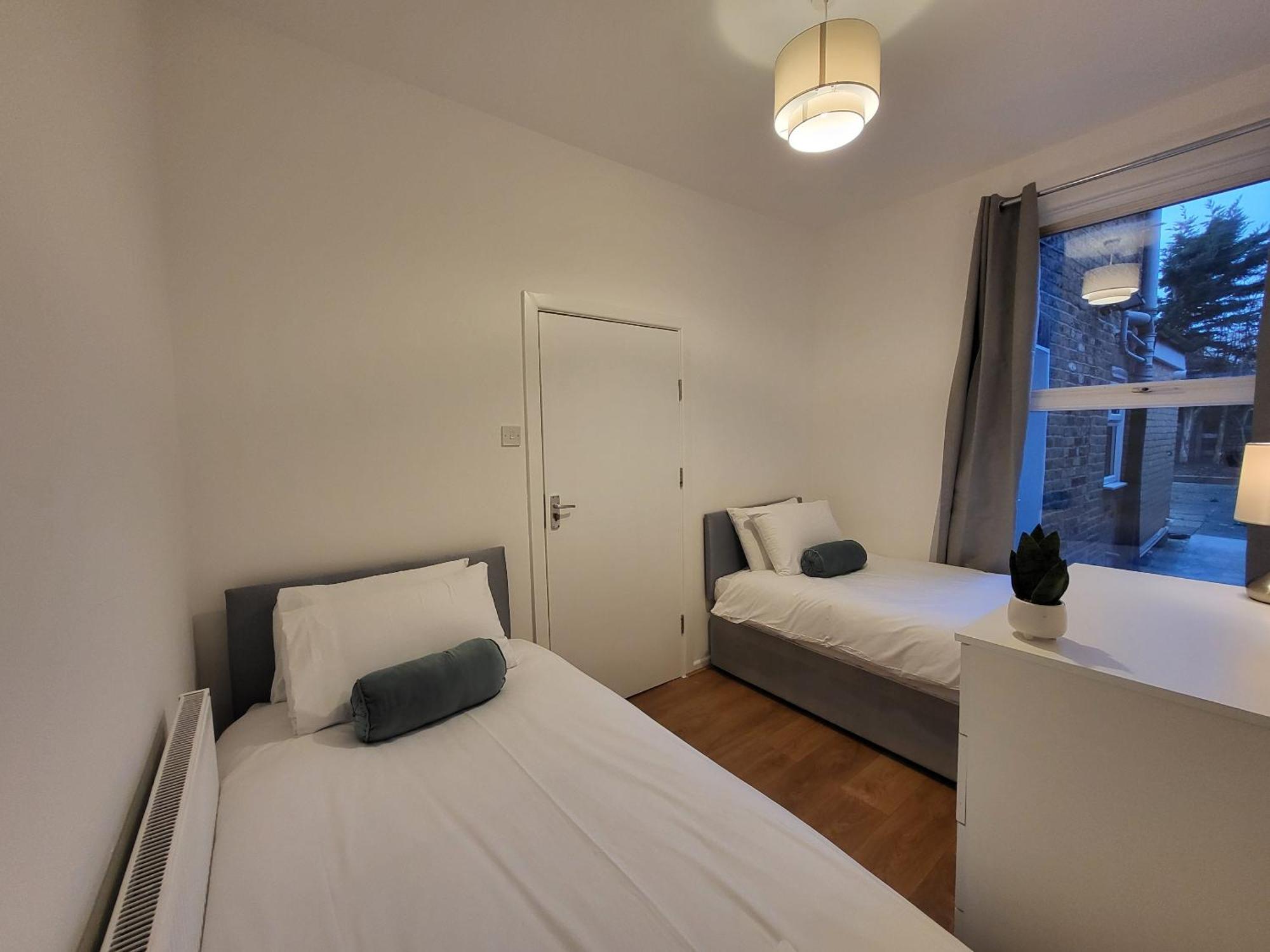 Apartment 5br Retreat - Walk To Tube, Explore London