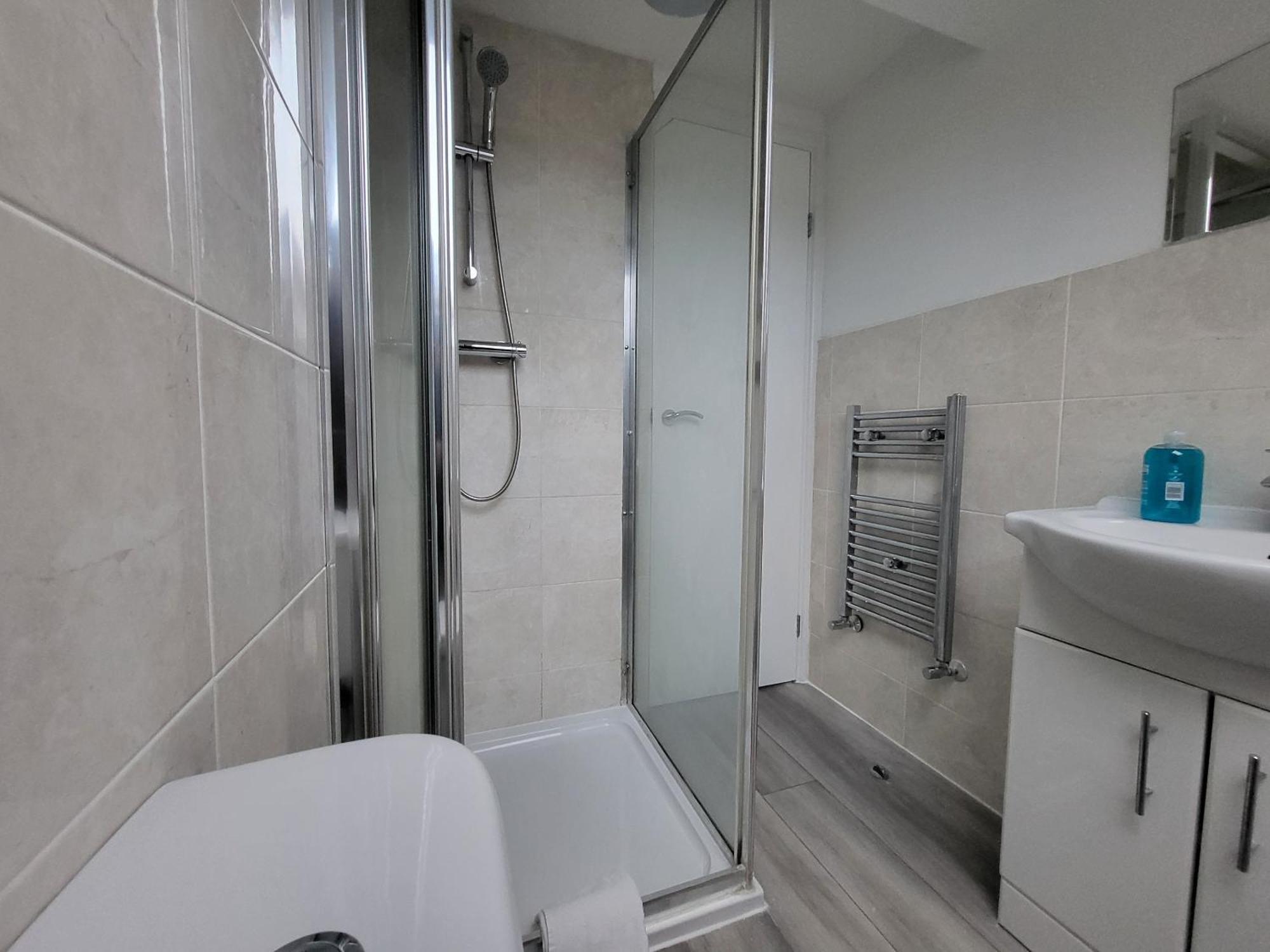 Apartment 5br Retreat - Walk To Tube, Explore