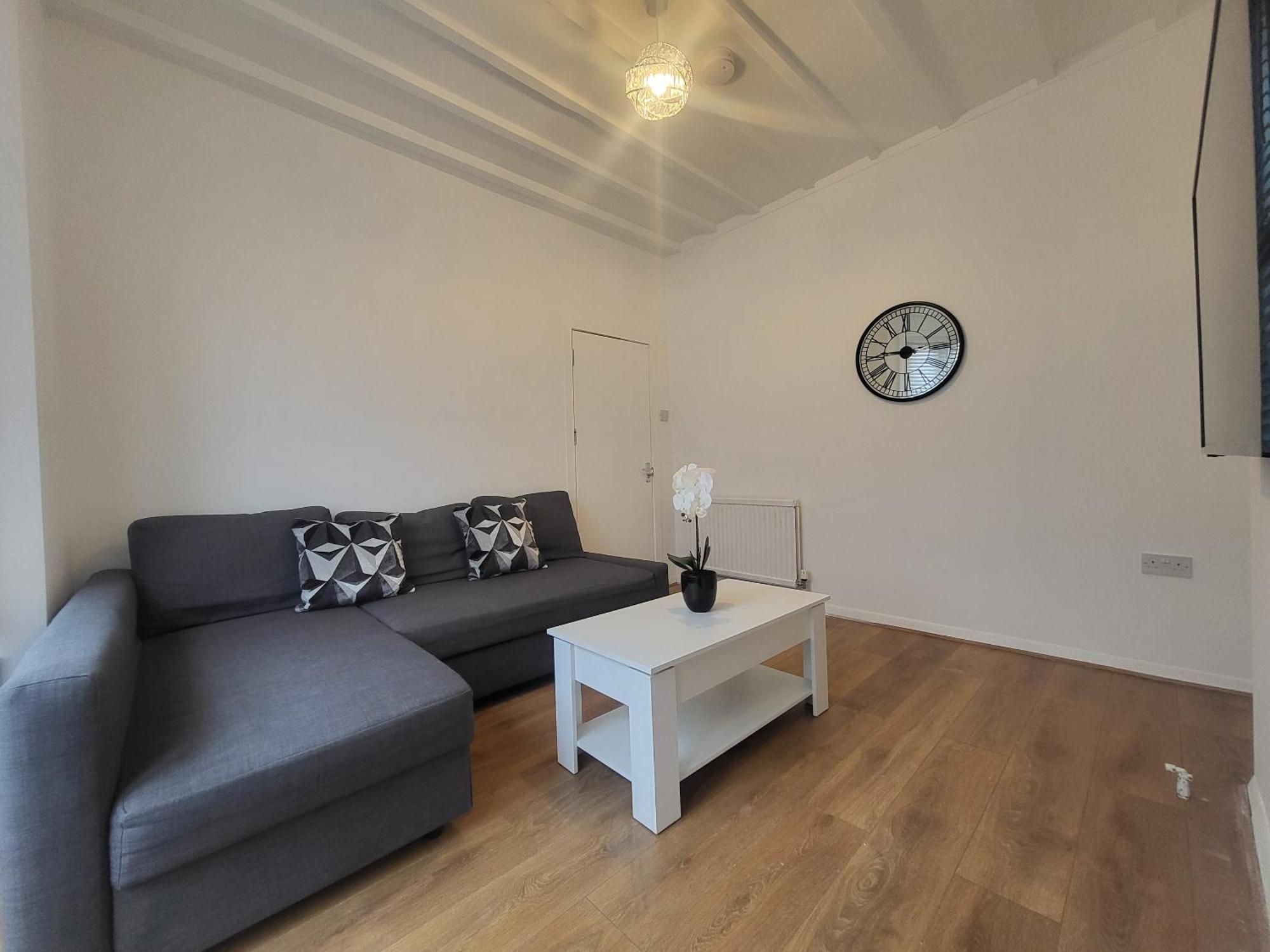 5br Retreat - Walk To Tube, Explore *