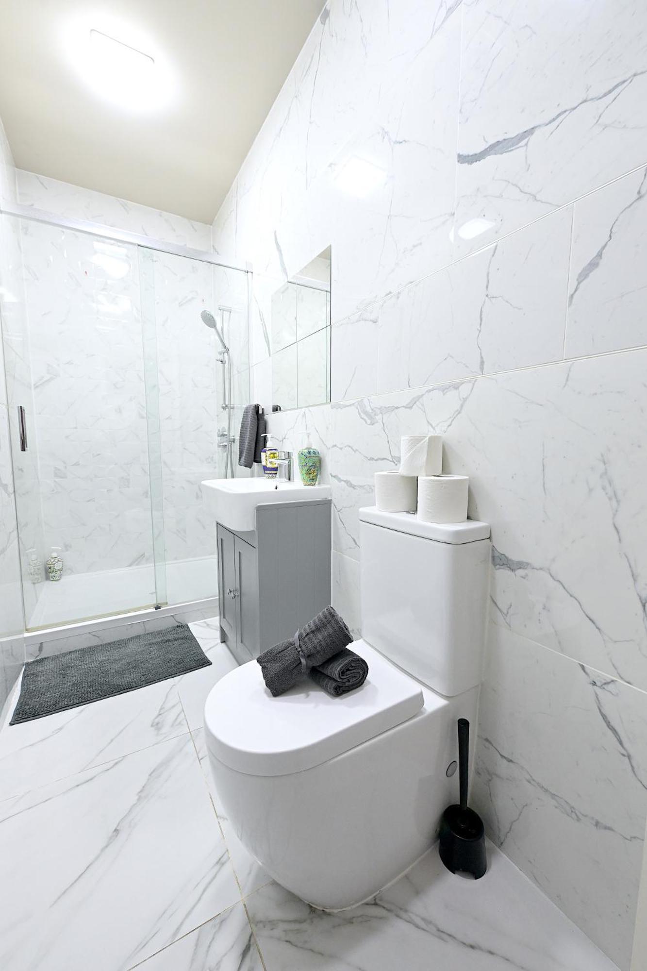 1 Bedroom Flat In Wood Piccadilly Line Apartamento