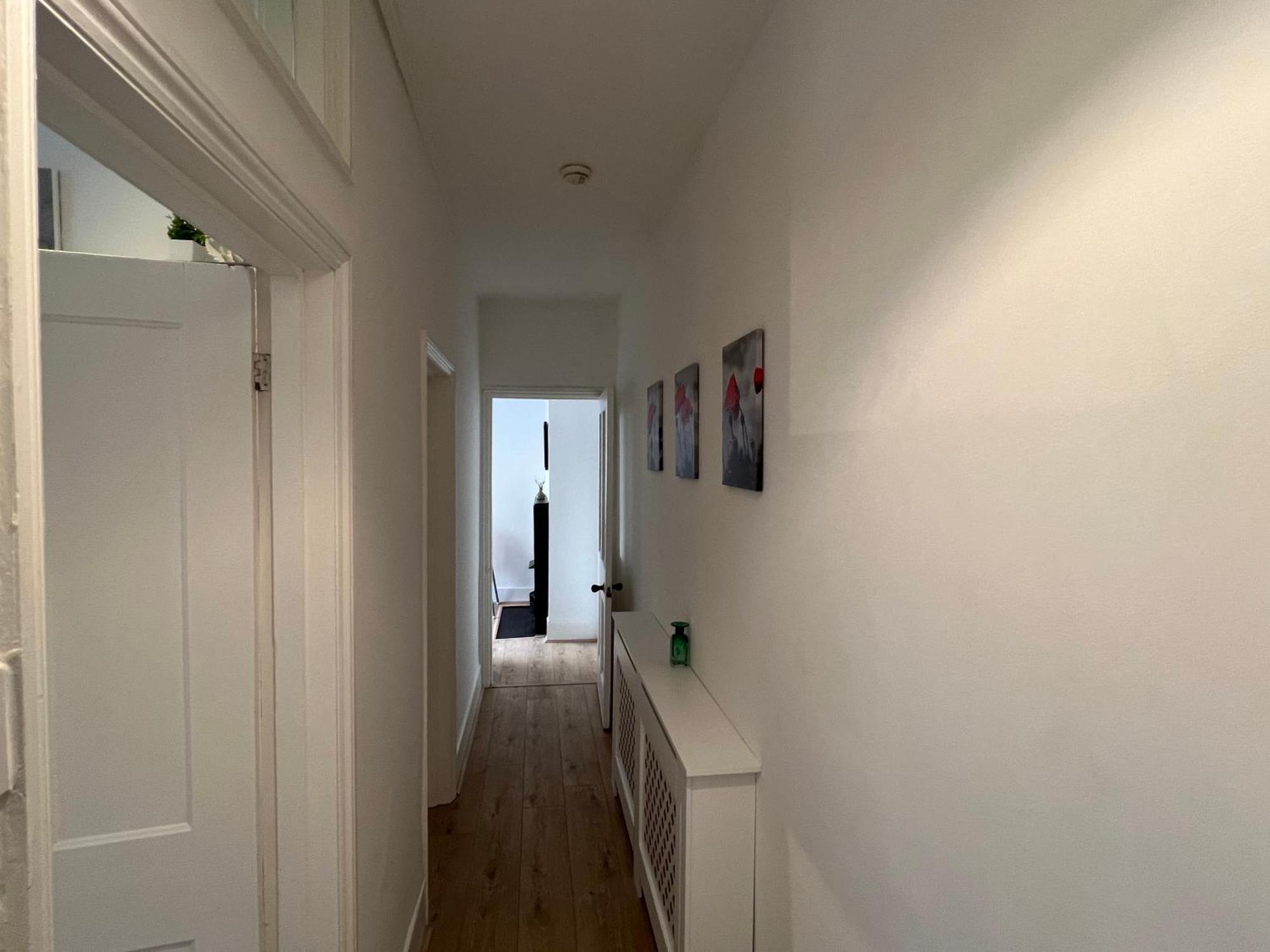 2 Bedroom Flat 10 Min Walk To Tube * London