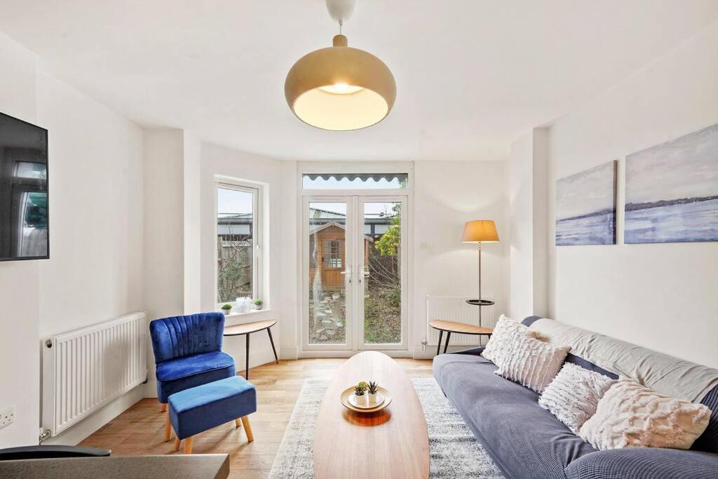 Apartment Stunning 2 Bedroom Flat & Garden, London