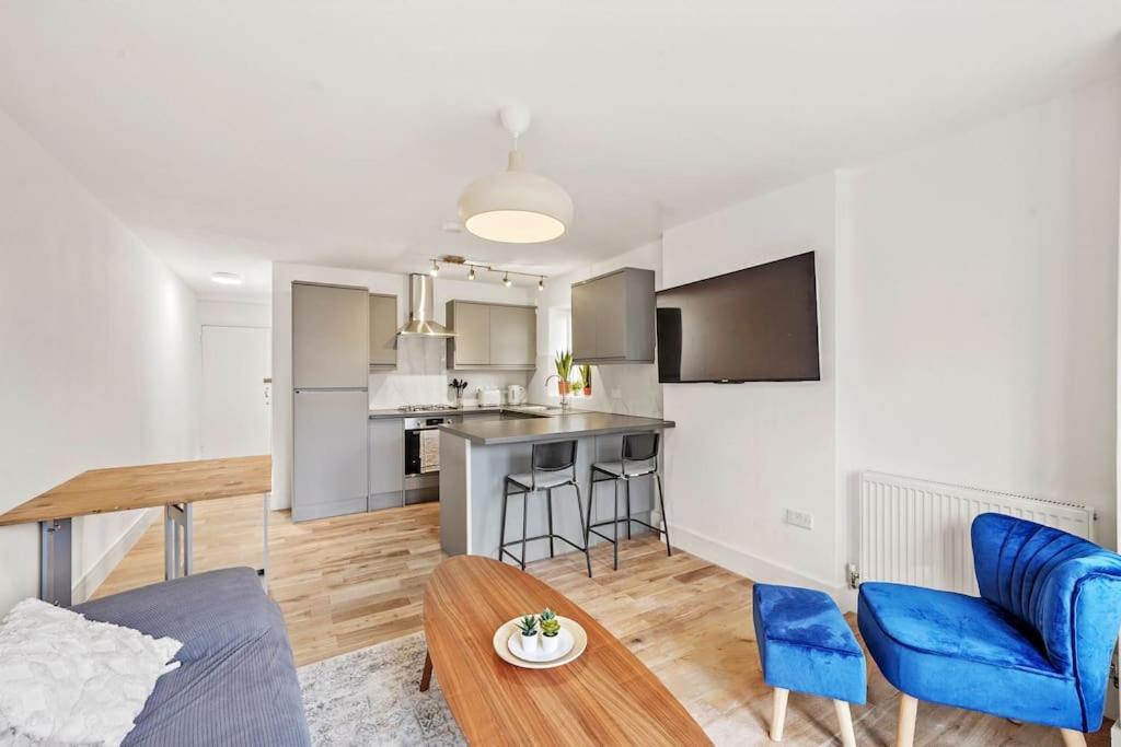 Apartment Stunning 2 Bedroom Flat & Garden,
