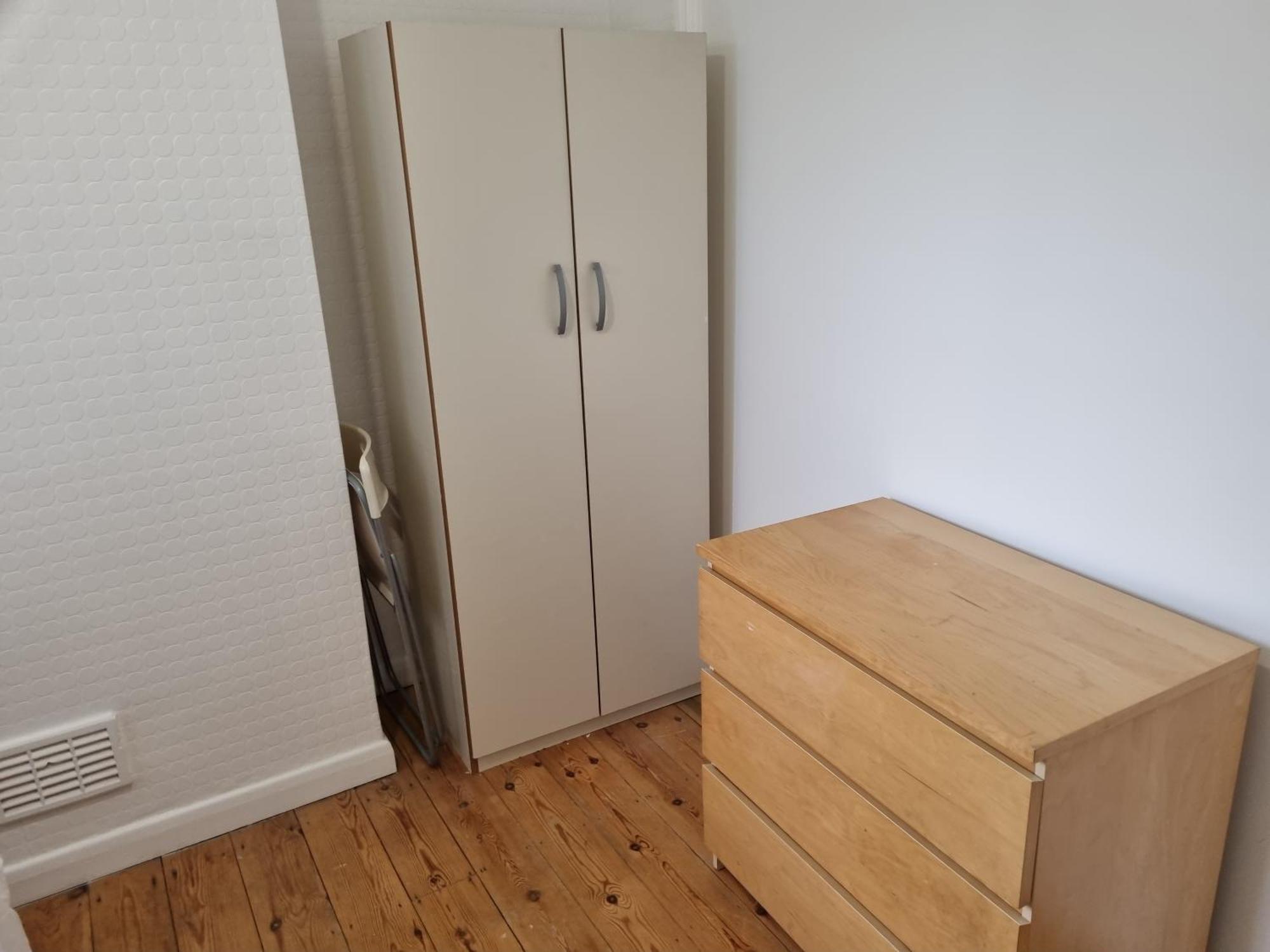 Guest house Refurbished Double Bedroom *