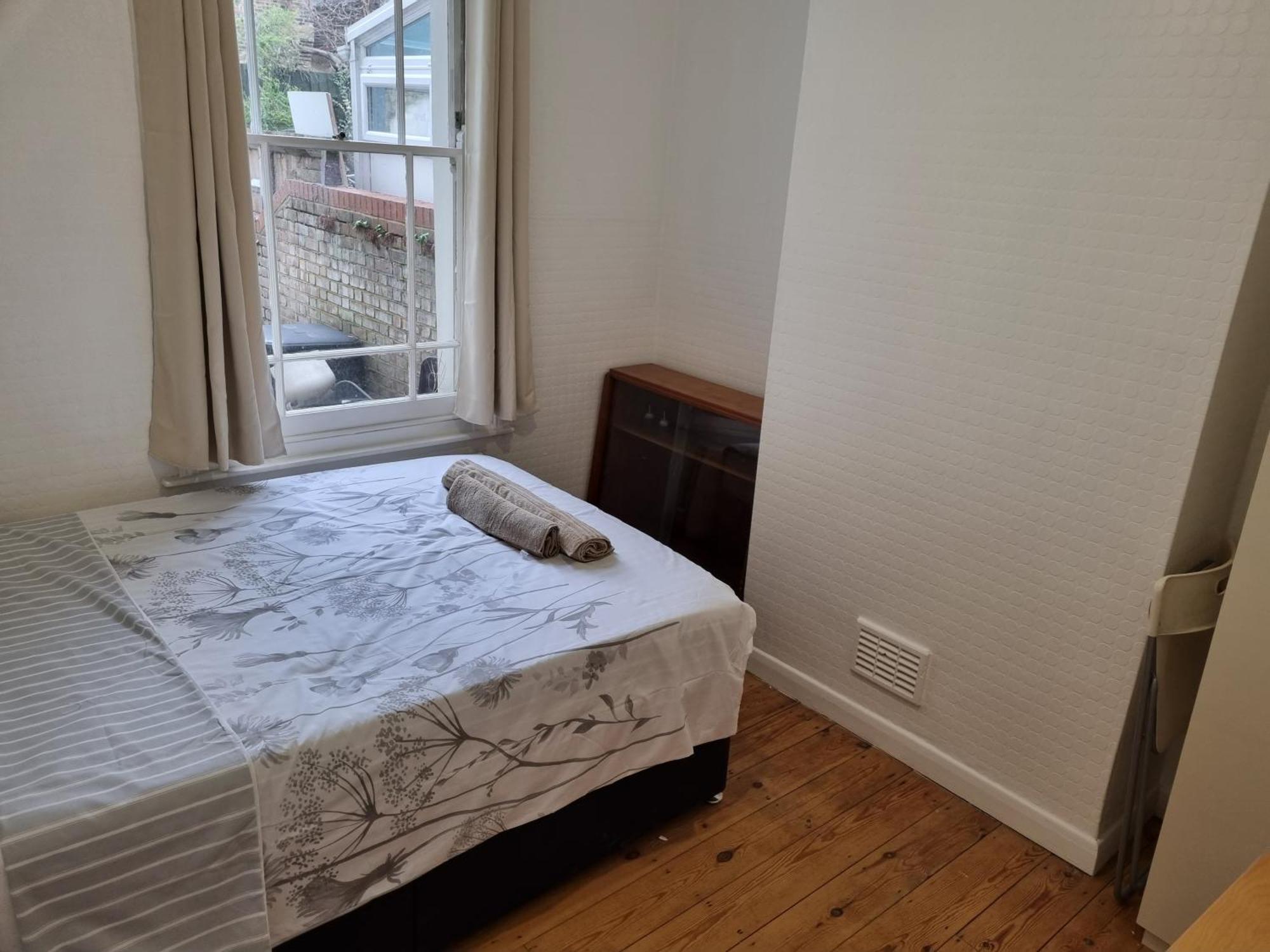 Refurbished Double Bedroom Guest house