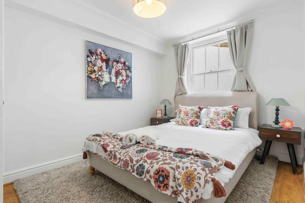 Hyde Park/paddington Flat