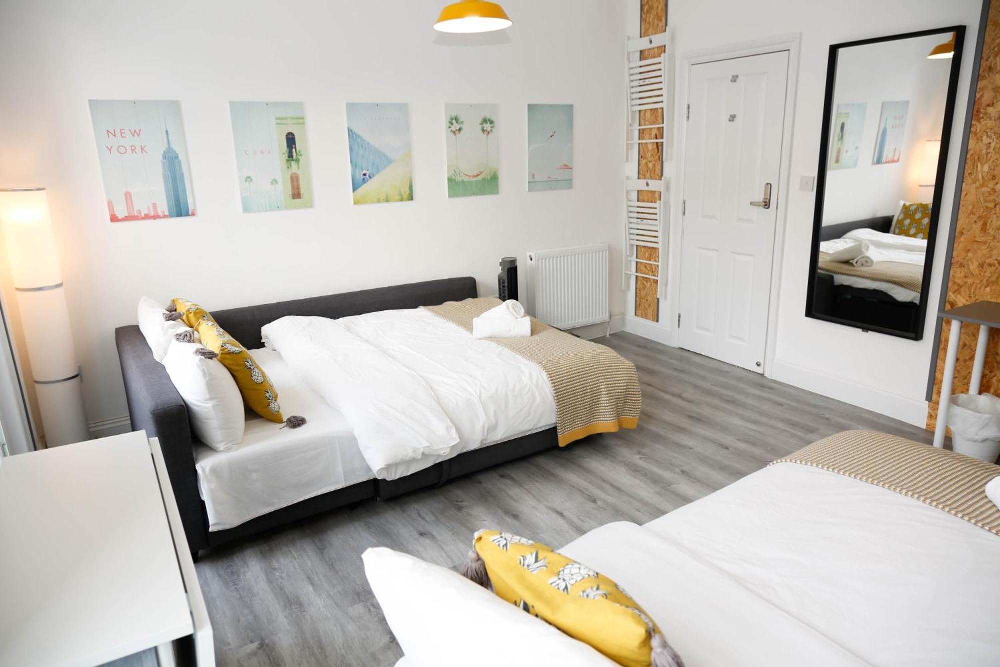Luxury In Camden Town Near Shops, Cafes, Bars & Metro With Shared Bathrooms Homestay London