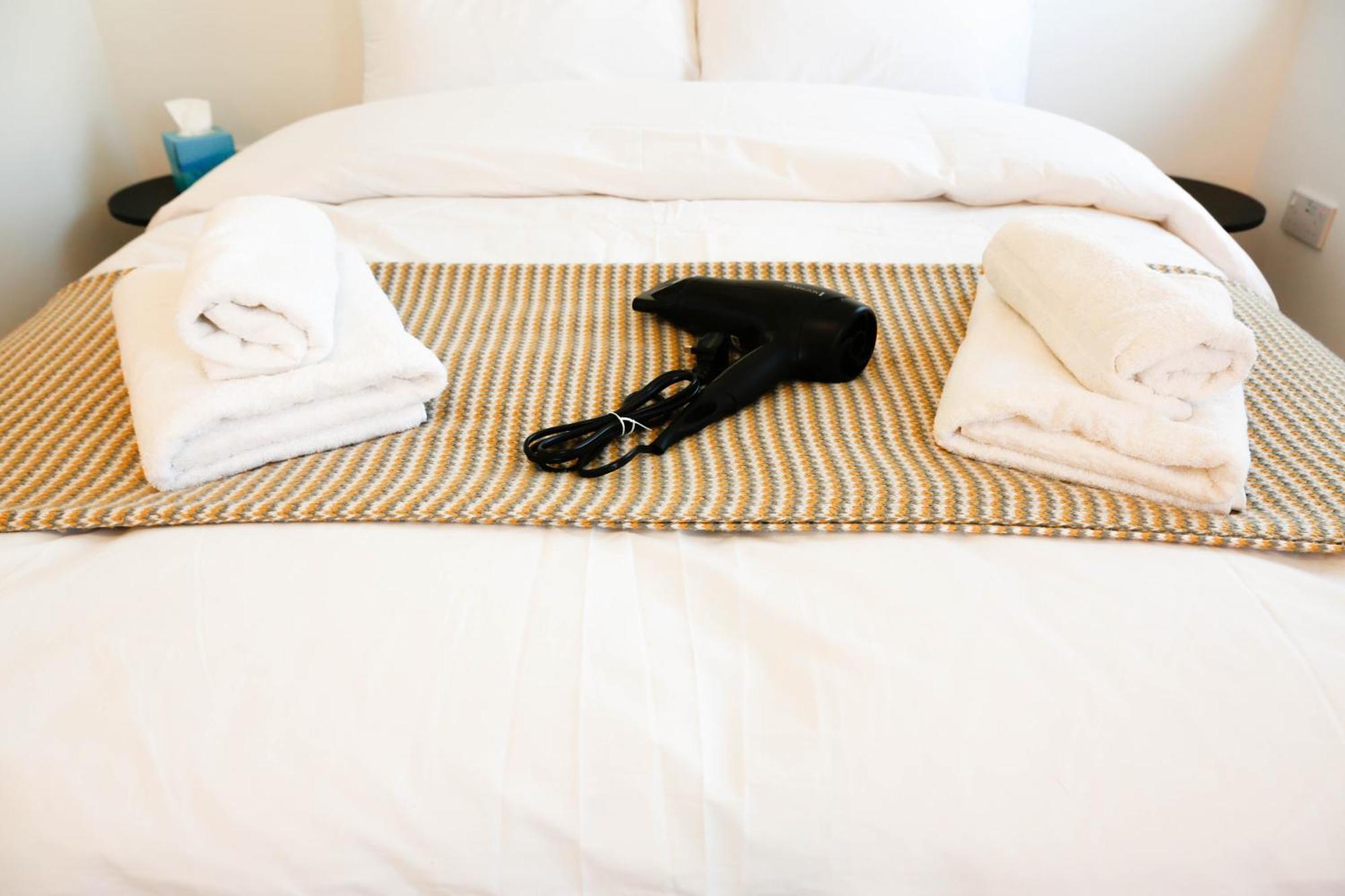 Luxury In Camden Town Near Shops, Cafes, Bars & Metro With Shared Bathrooms Homestay