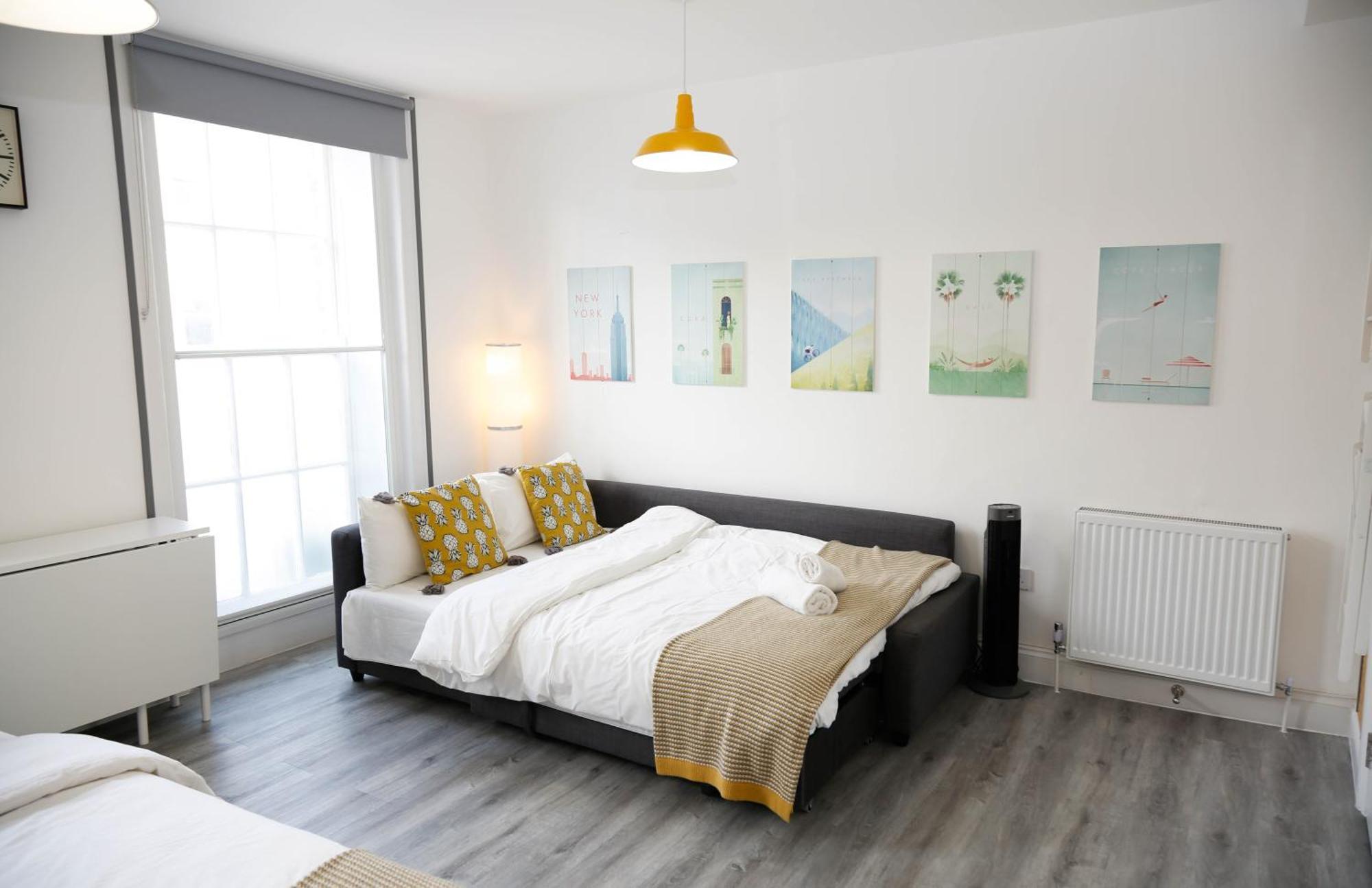 Homestay Luxury In Camden Town Near Shops, Cafes, Bars & Metro With Shared Bathrooms *