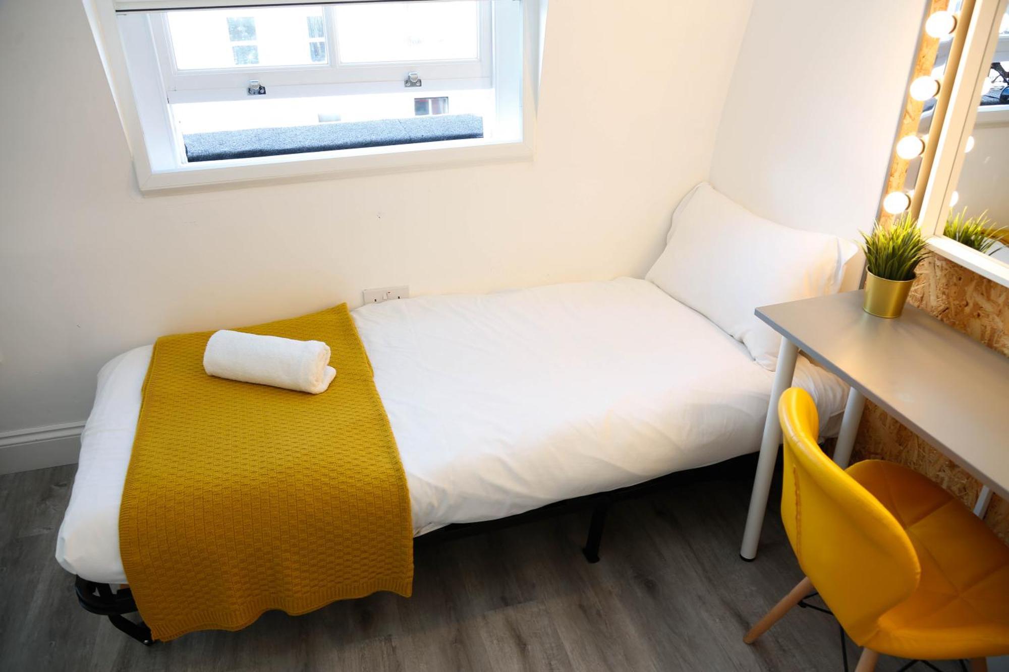 Luxury In Camden Town Near Shops, Cafes, Bars & Metro With Shared Bathrooms London