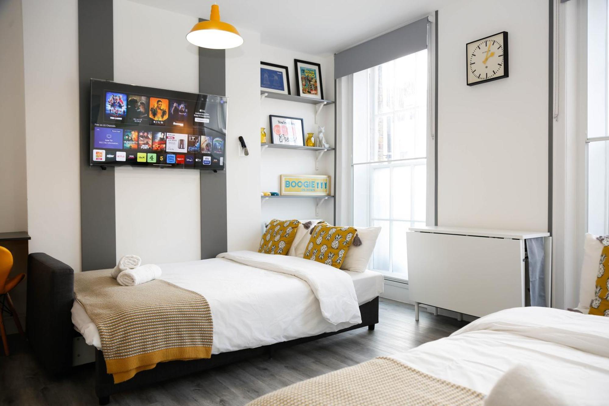 Homestay Luxury In Camden Town Near Shops, Cafes, Bars & Metro With Shared Bathrooms