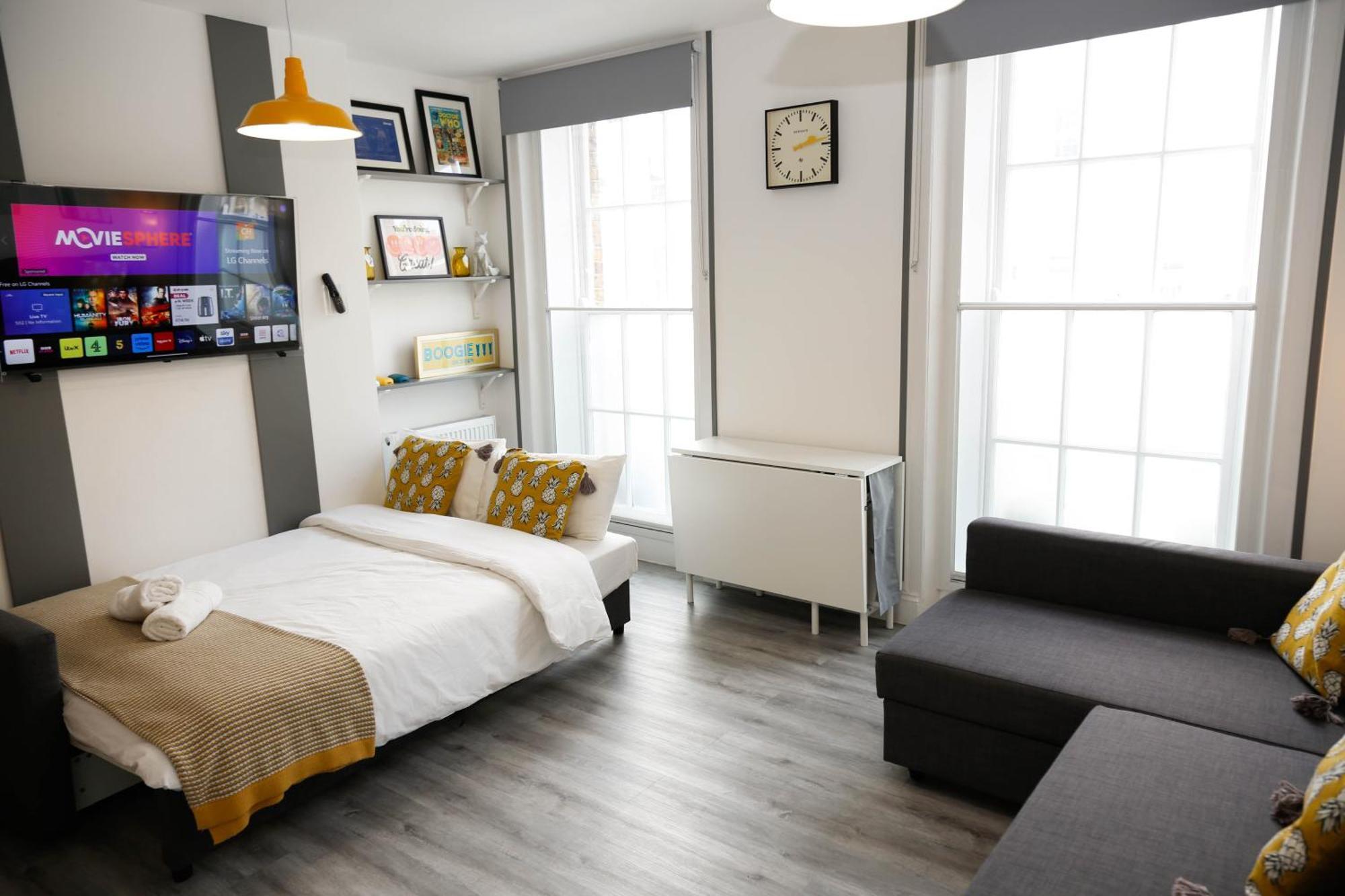 Luxury In Camden Town Near Shops, Cafes, Bars & Metro With Shared Bathrooms London
