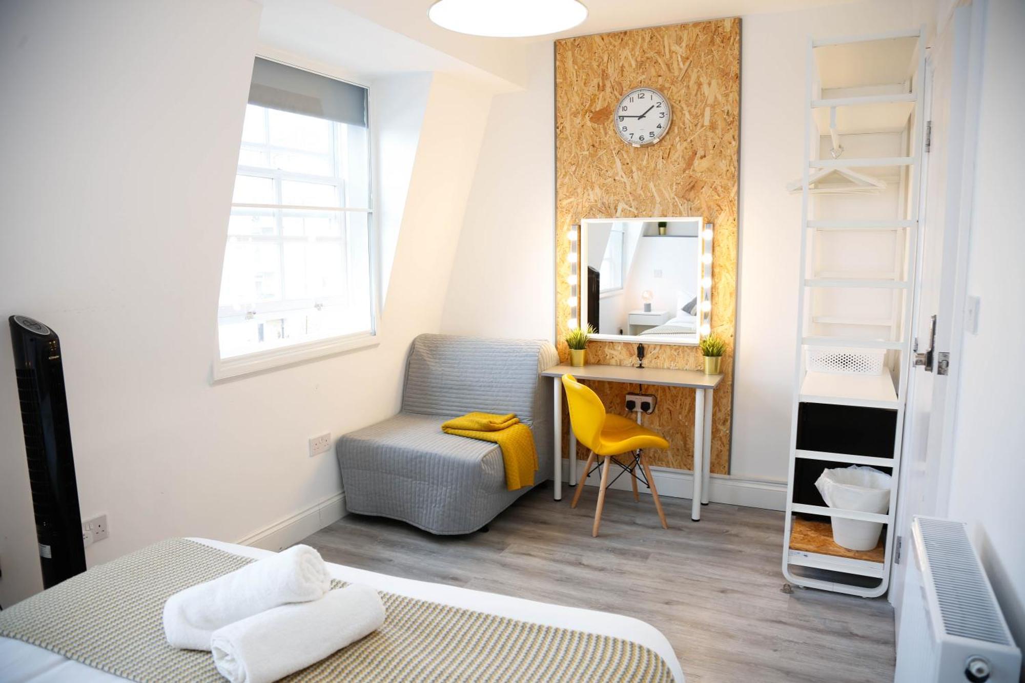 Luxury In Camden Town Near Shops, Cafes, Bars & Metro With Shared Bathrooms