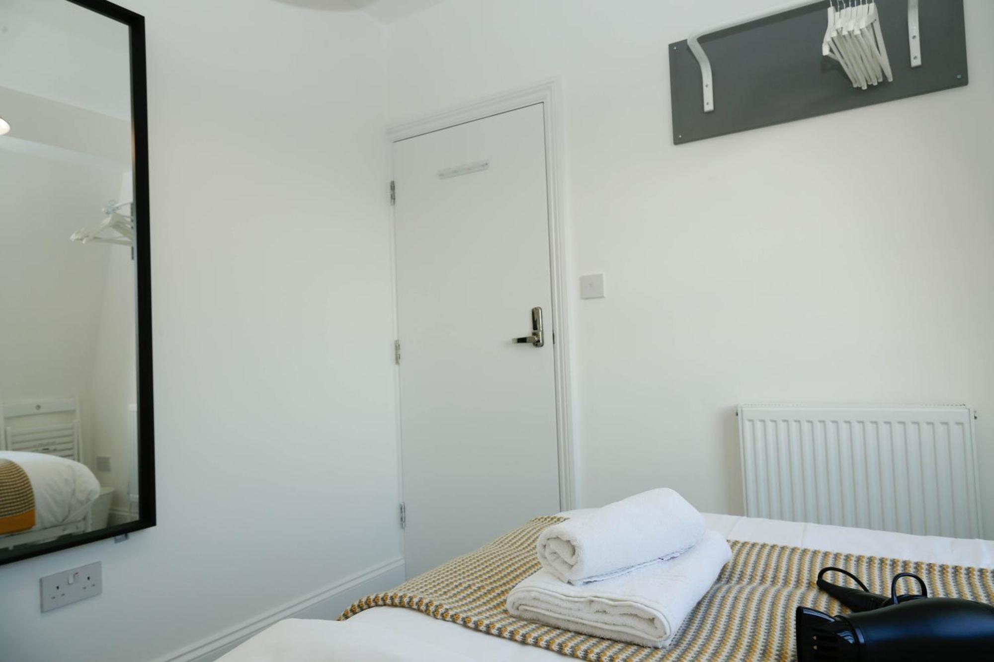 Homestay Luxury In Camden Town Near Shops, Cafes, Bars & Metro With Shared Bathrooms