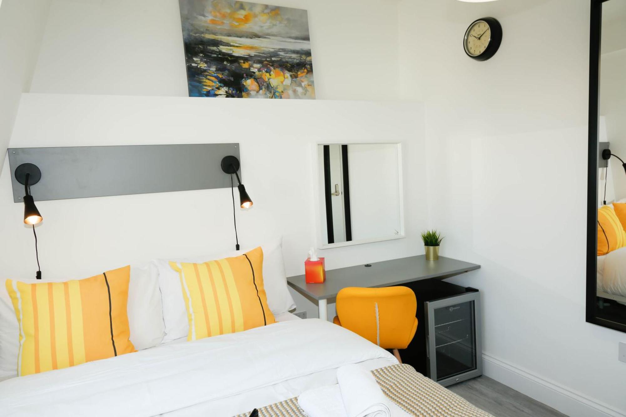 Luxury In Camden Town Near Shops, Cafes, Bars & Metro With Shared Bathrooms London
