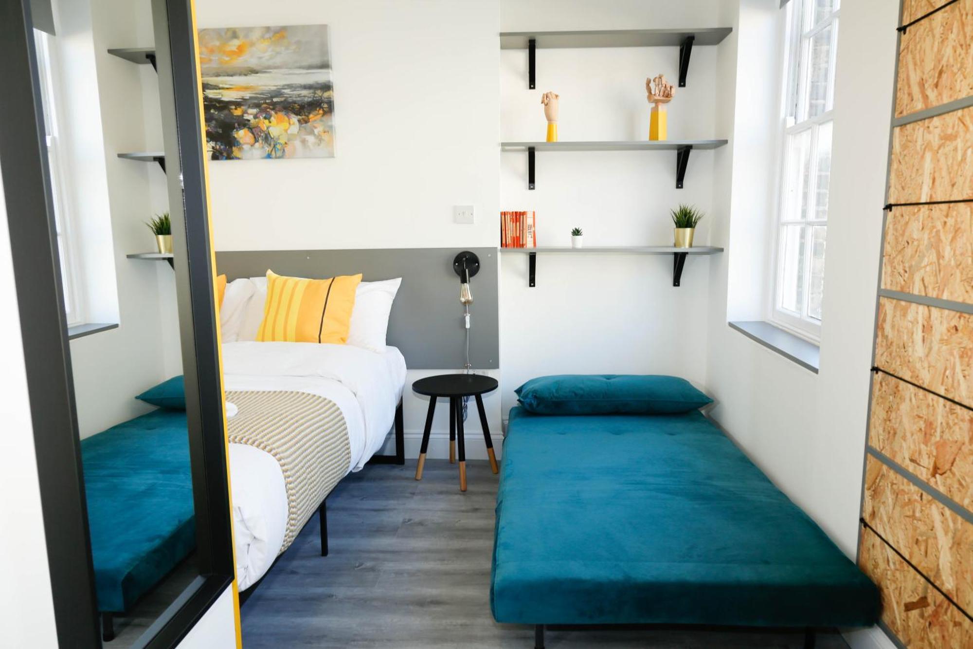 Luxury In Camden Town Near Shops, Cafes, Bars & Metro With Shared Bathrooms *