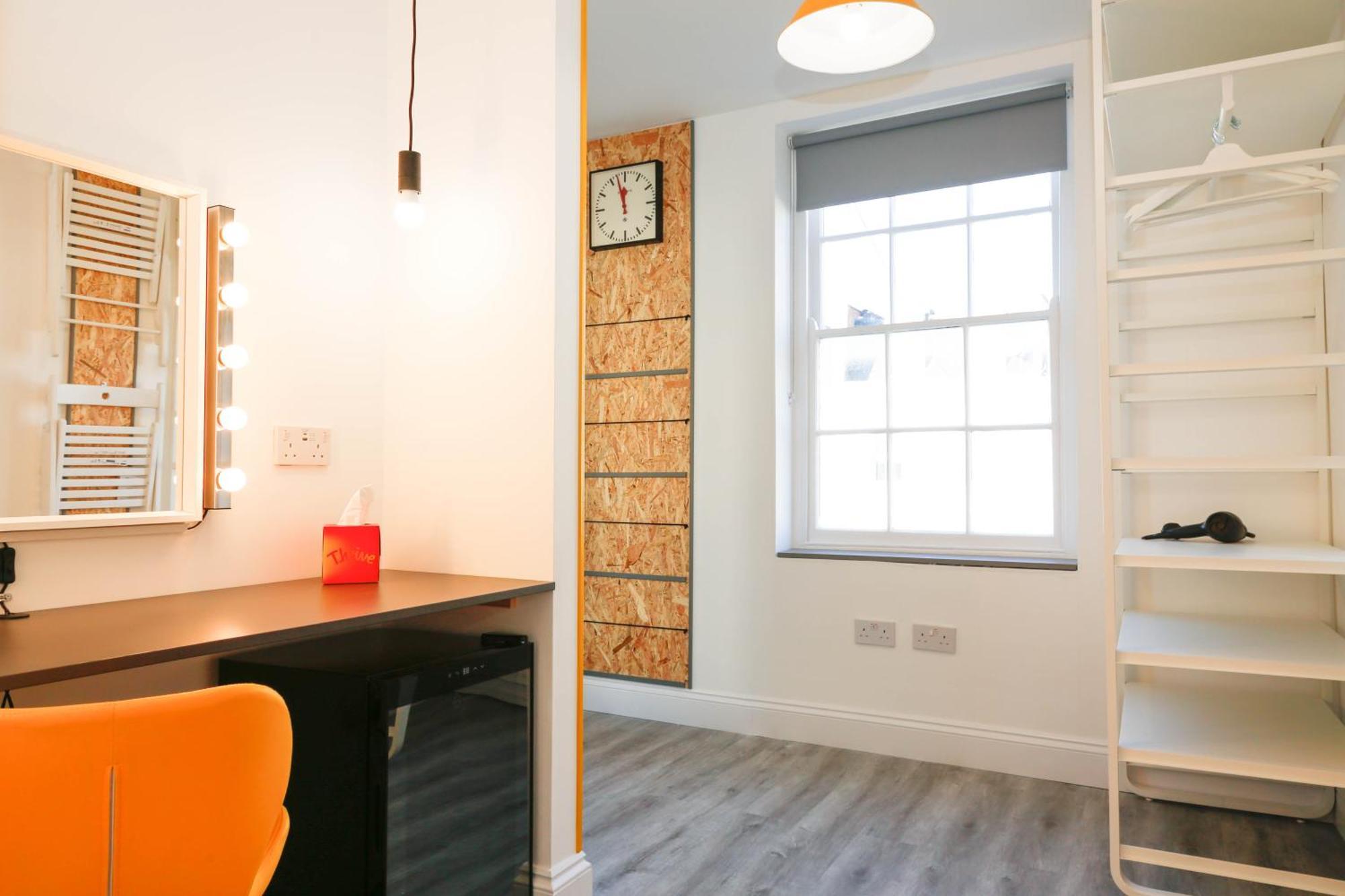 Luxury In Camden Town Near Shops, Cafes, Bars & Metro With Shared Bathrooms *