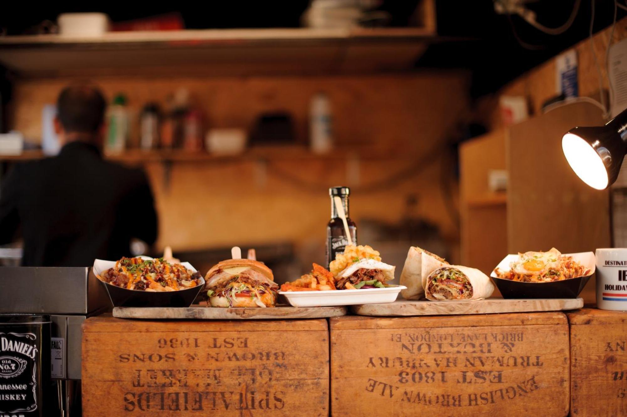 Homestay Luxury In Camden Town Near Shops, Cafes, Bars & Metro With Shared Bathrooms London
