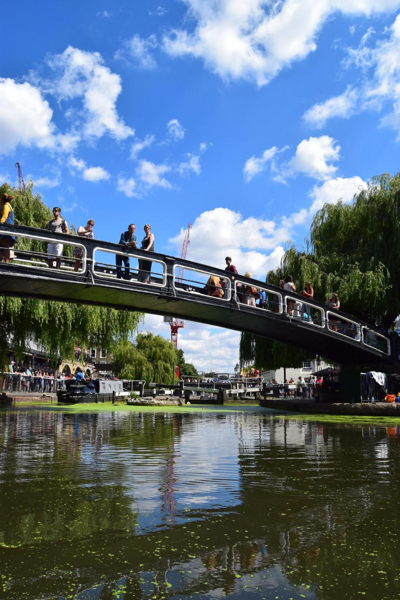Homestay Luxury In Camden Town Near Shops, Cafes, Bars & Metro With Shared Bathrooms *