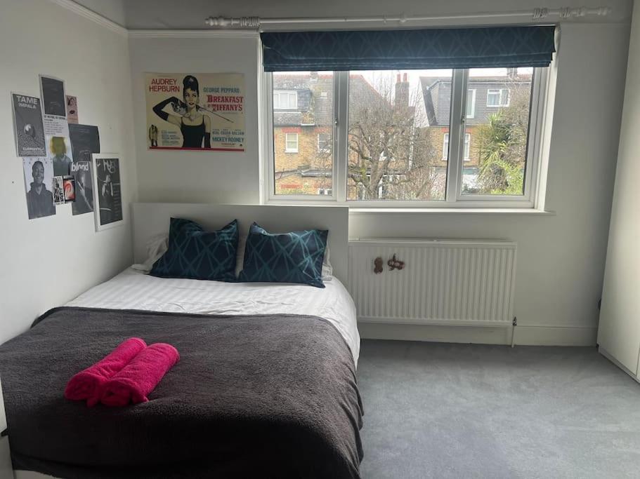 Luxury 4 Bedroom House In Featured On Tv London
