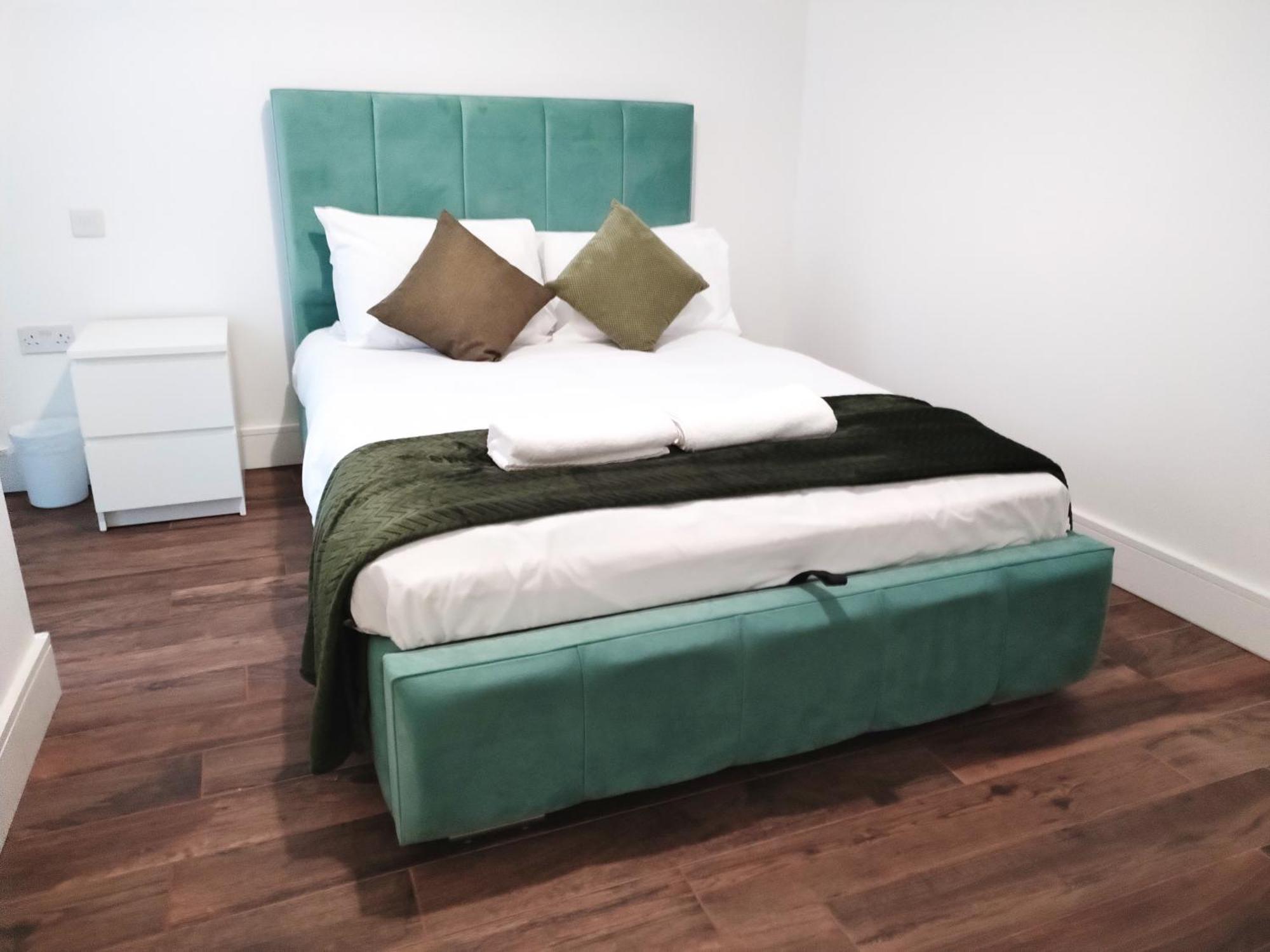 Luxury Near Centre, Near Train Station, E1 Apartment