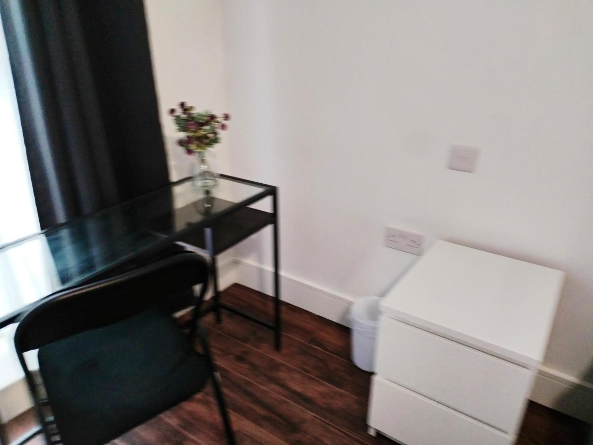 Luxury Near Centre, Near Train Station, E1