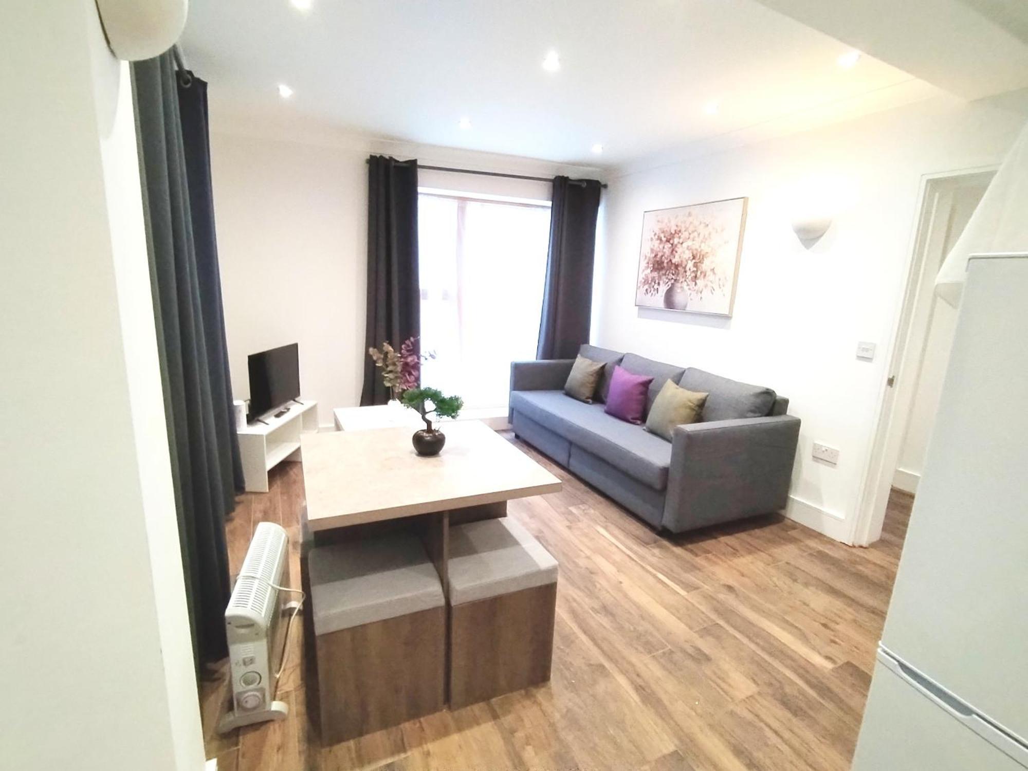 Luxury Near Centre, Near Train Station, E1 Apartment *