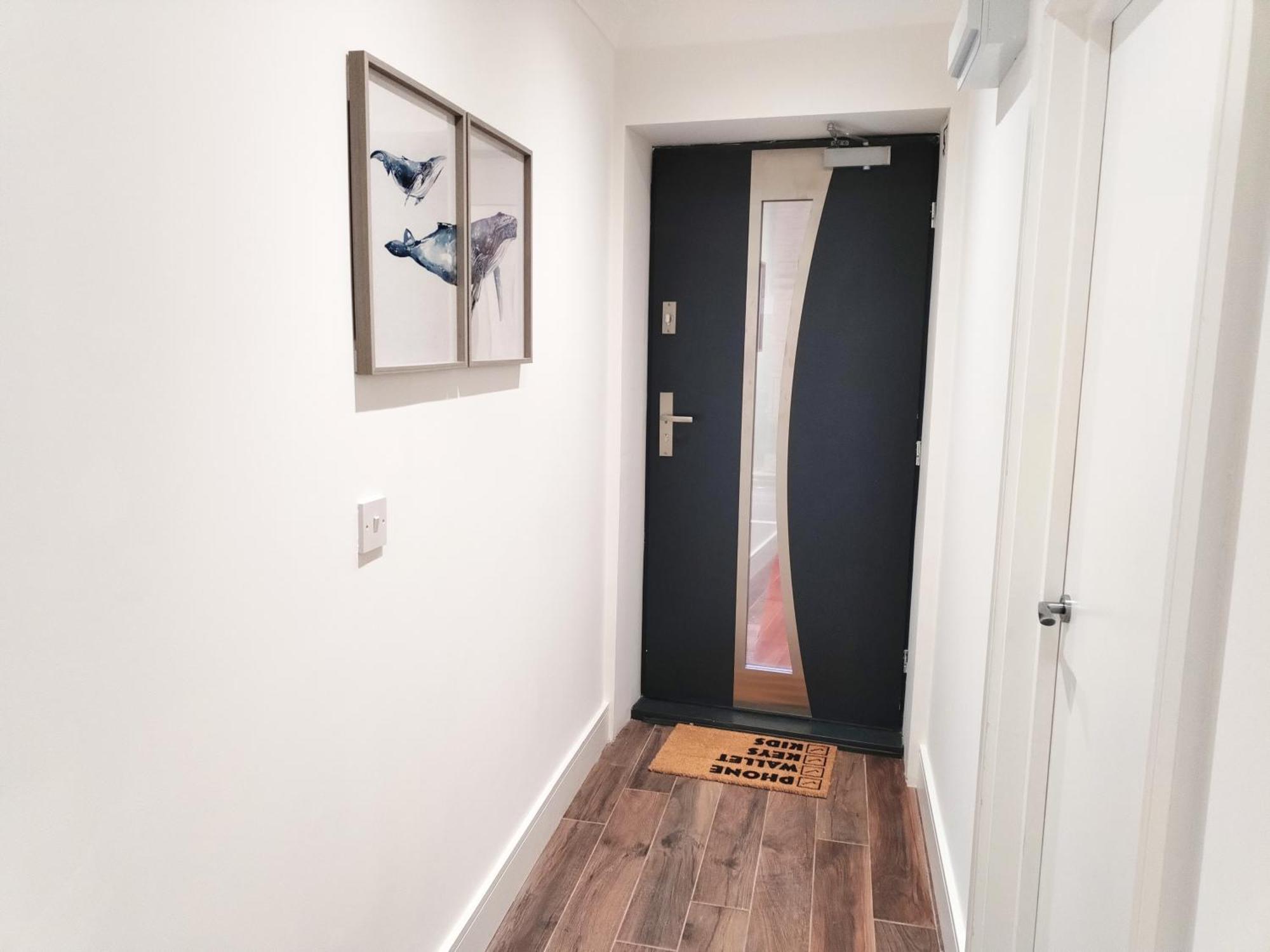 Luxury Near Centre, Near Train Station, E1 Apartment *
