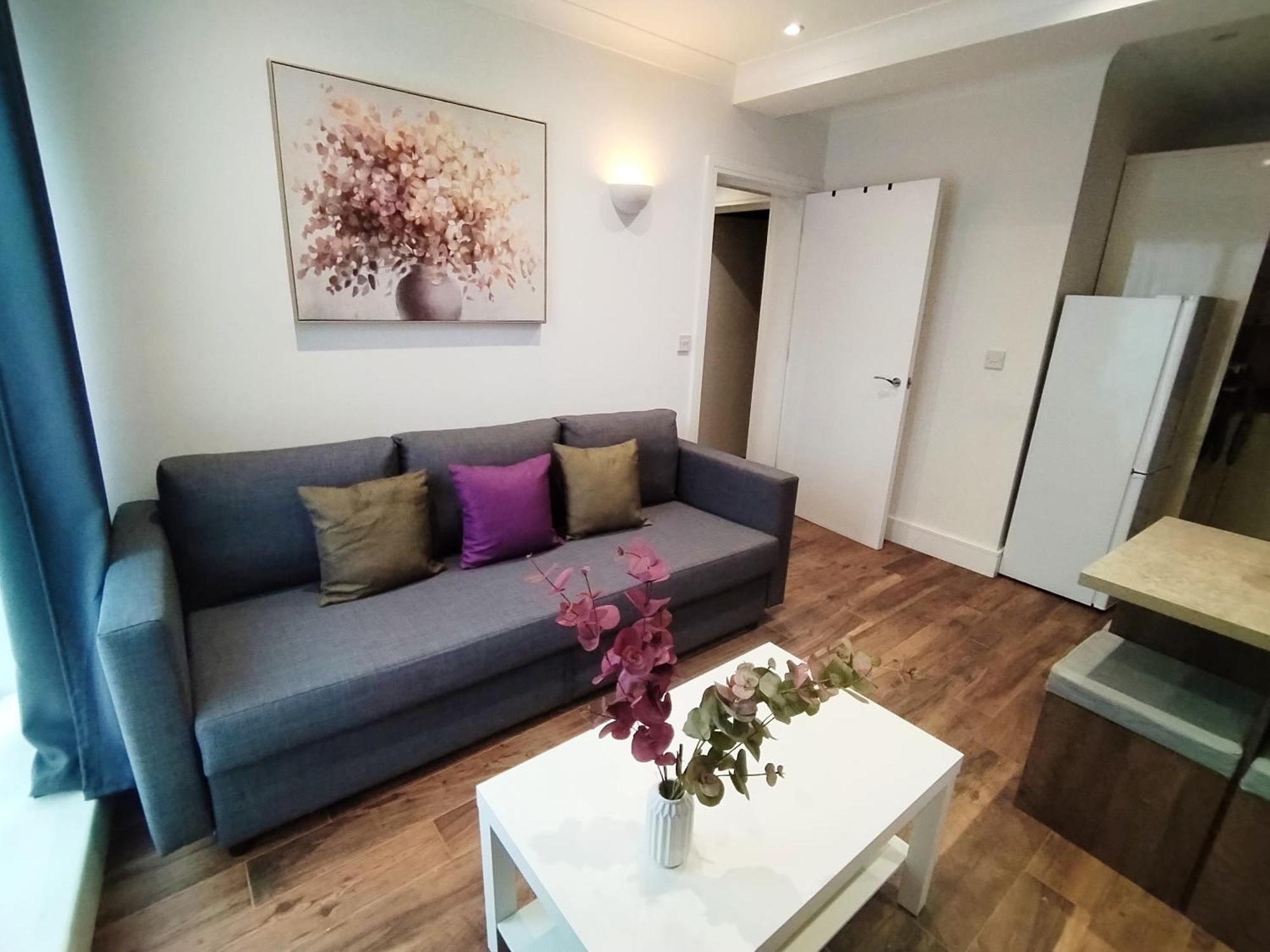 Luxury Near Centre, Near Train Station, E1 Apartment