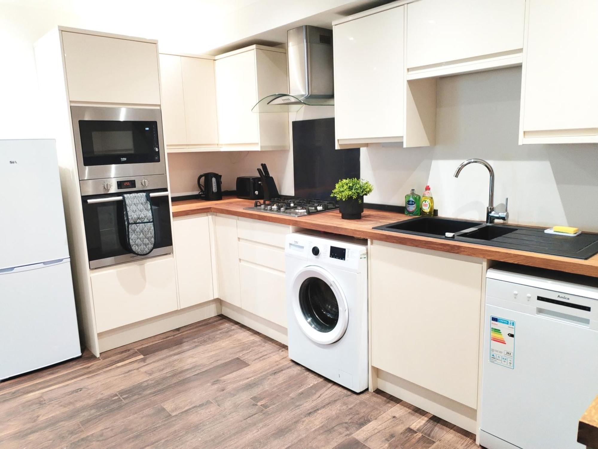 Apartment Luxury Near Centre, Near Train Station, E1