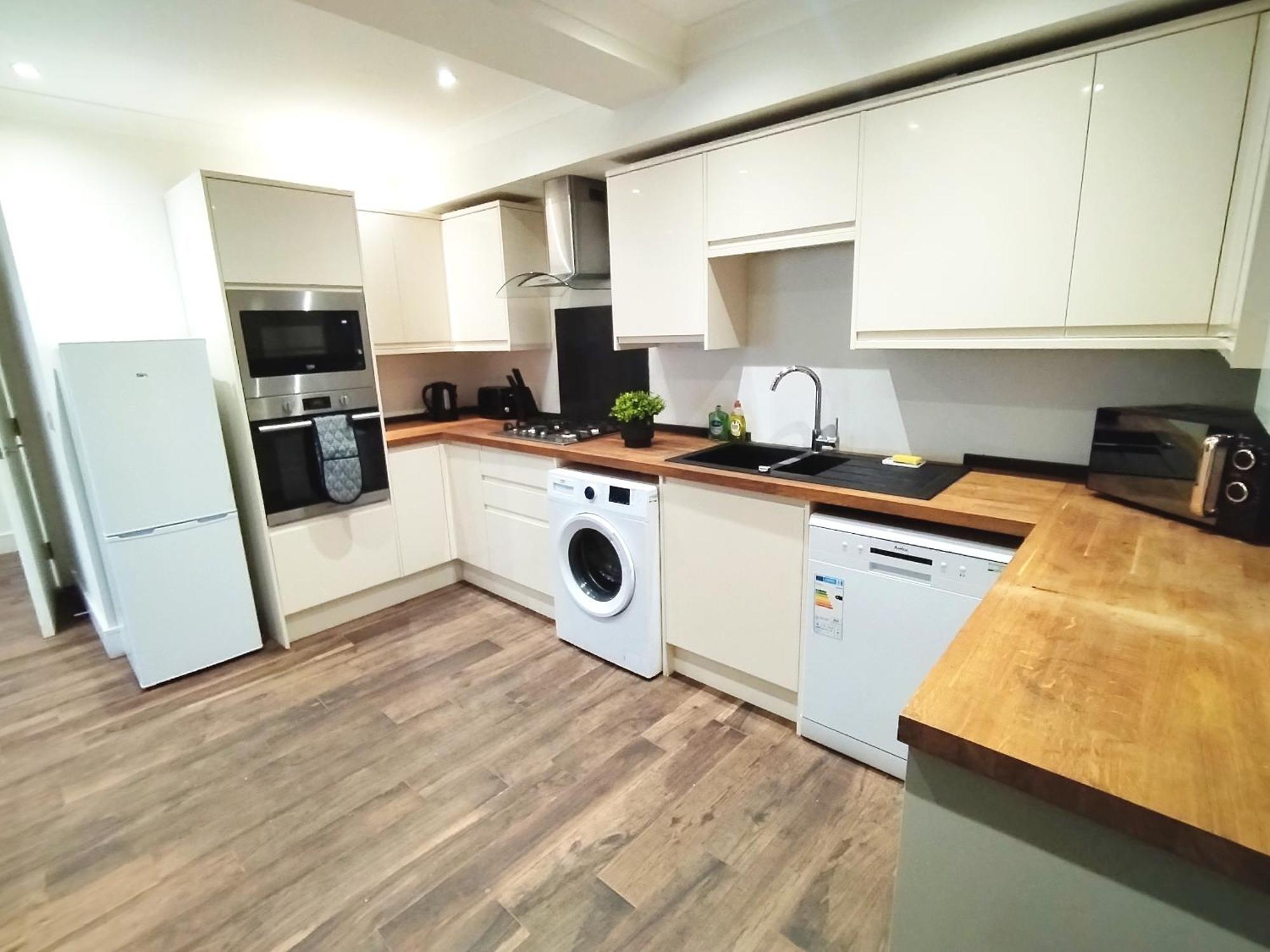 Luxury Near Centre, Near Train Station, E1