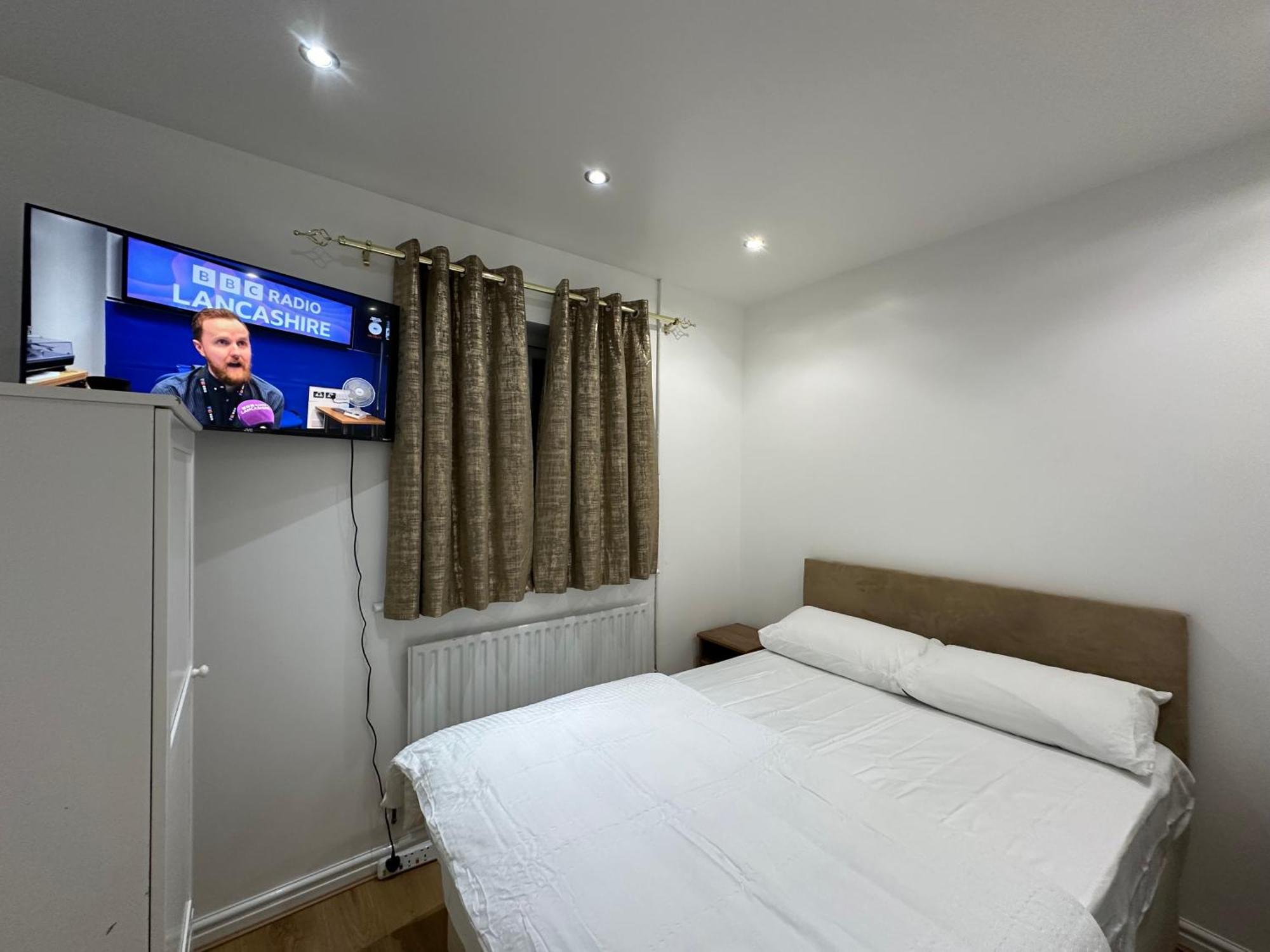 Beautiful Double With Free Wi-fi And Free Parking Casa de hóspedes