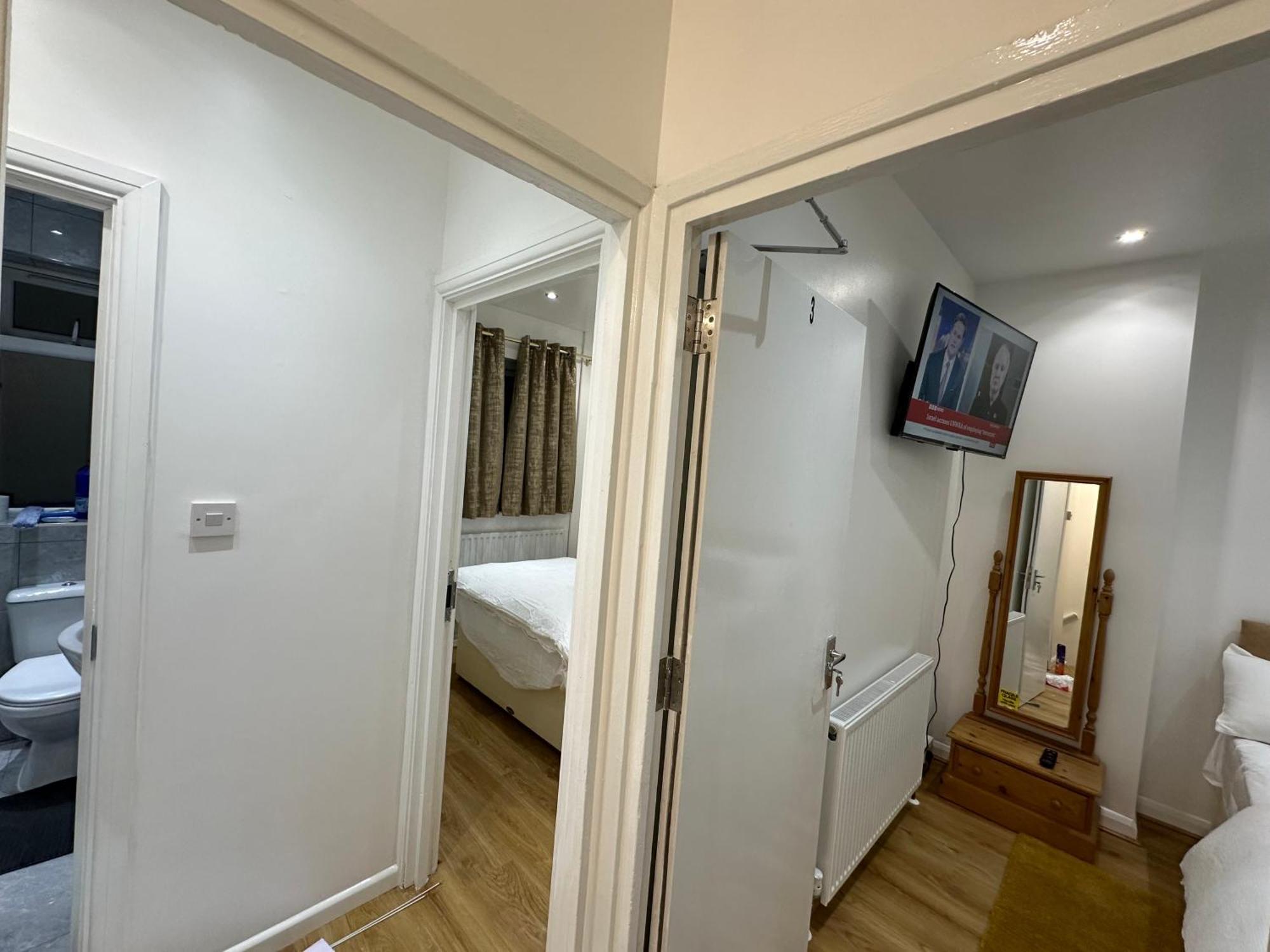 Beautiful Double With Free Wi-fi And Free Parking Casa de hóspedes