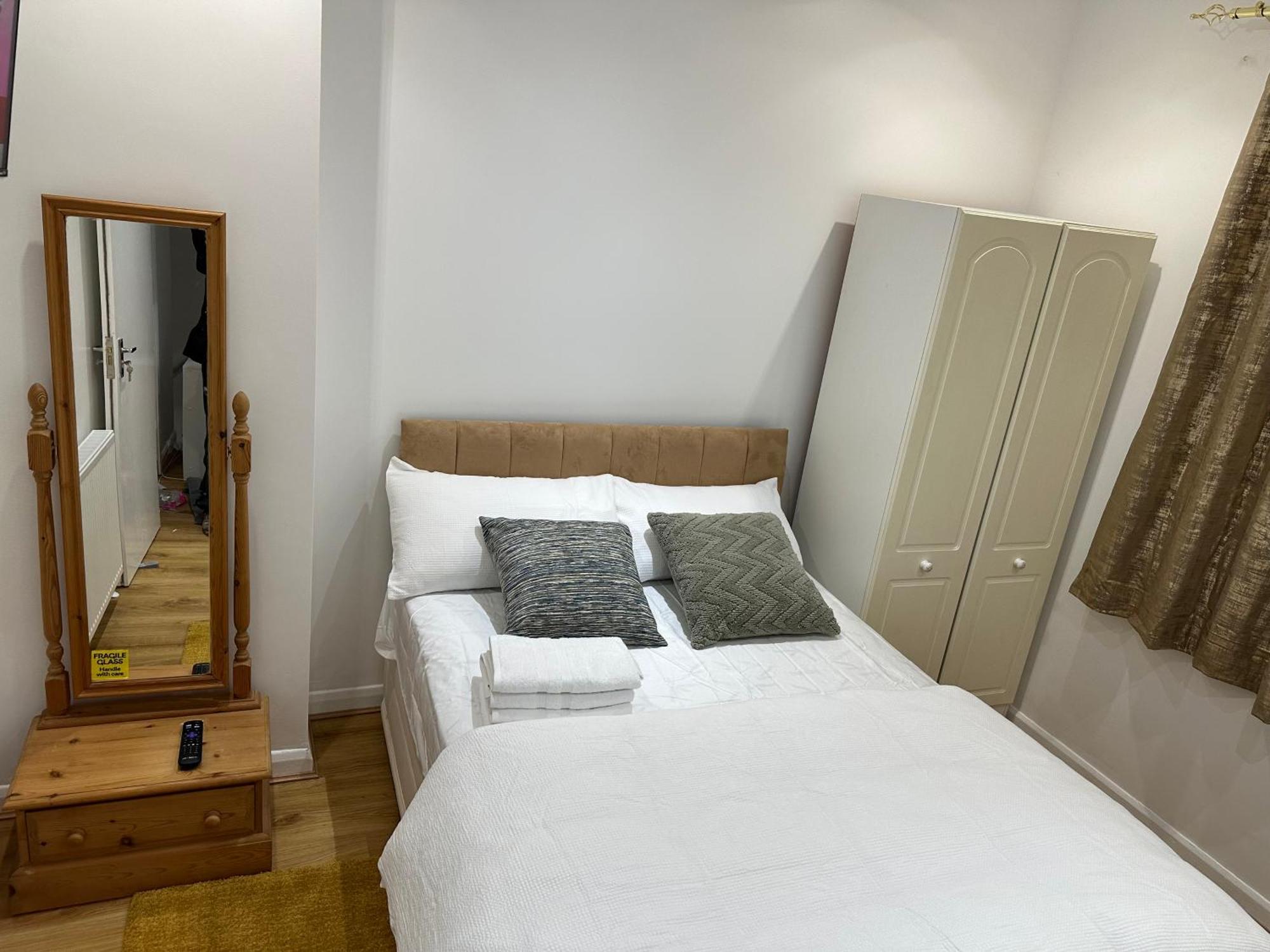 Beautiful Double With Free Wi-fi And Free Parking Casa de hóspedes