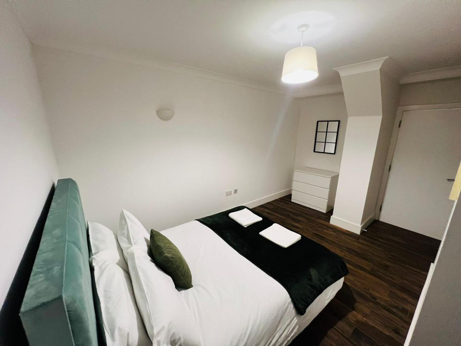 Luxury Near Centre, Near Train Station, E1 Apartment London